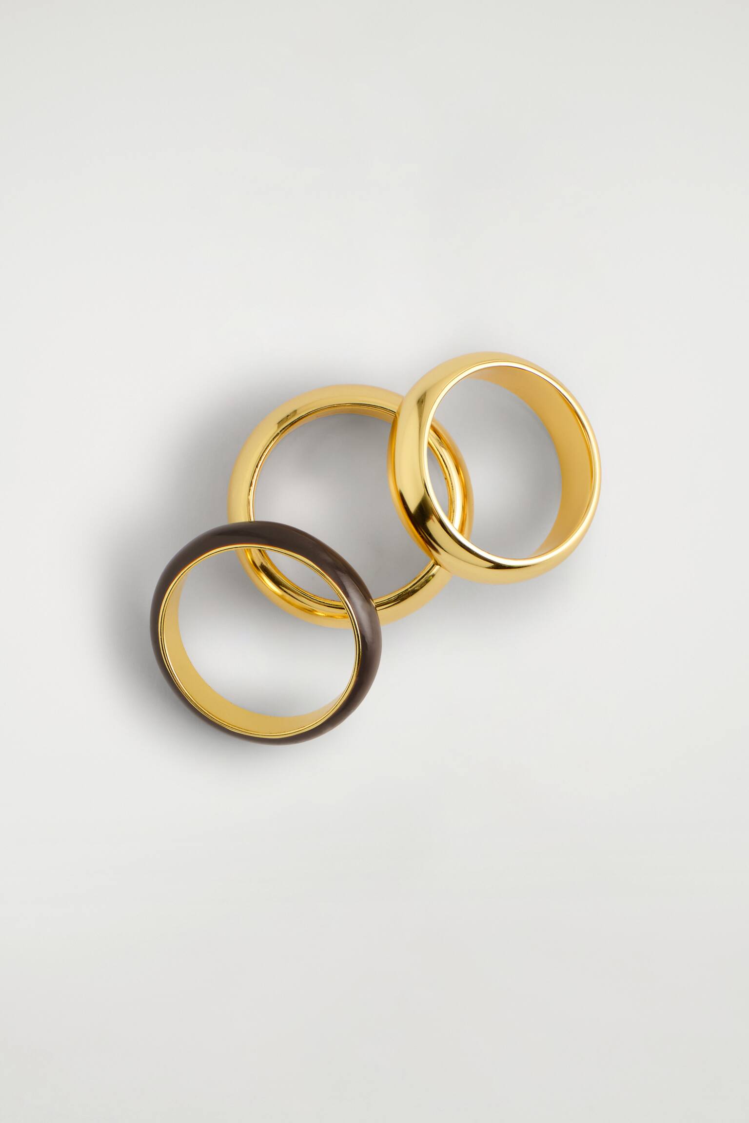 SET MED TRE MATCHANDE RINGAR - GULD/BRUN - 3