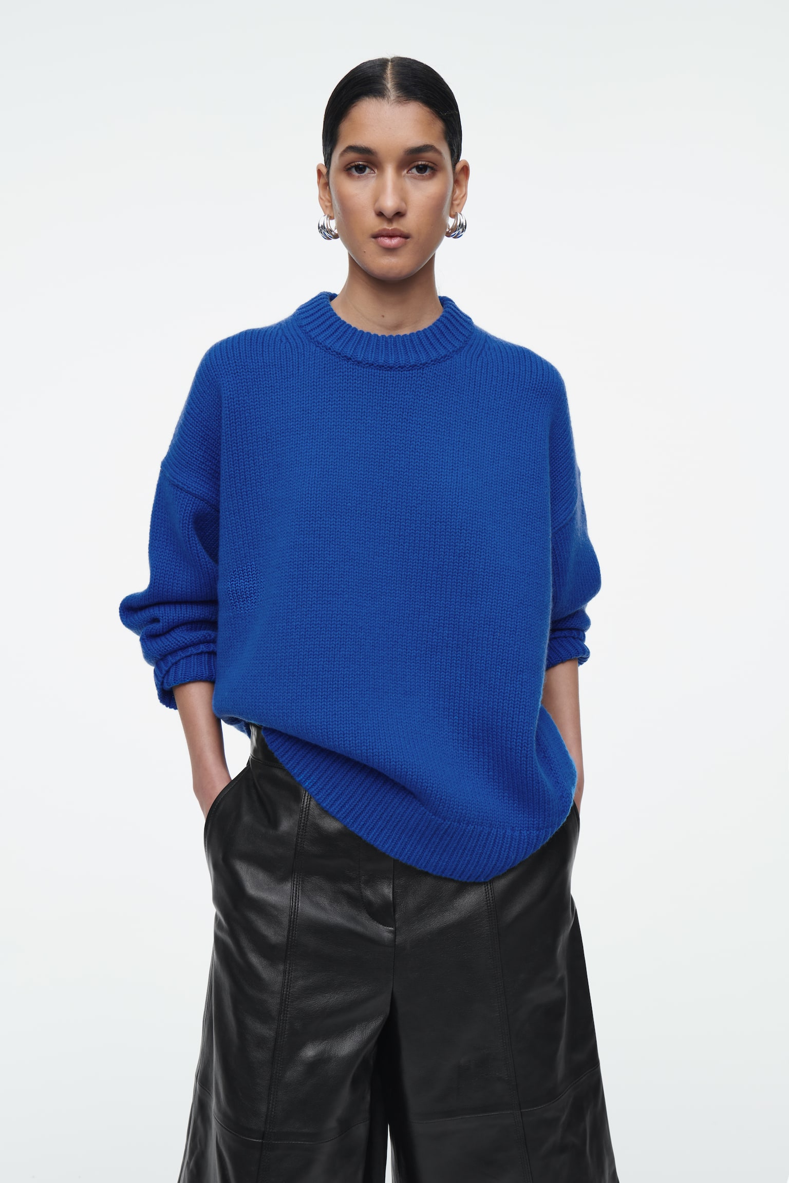 CHUNKY WOOL CREW-NECK JUMPER - COBALT BLUE/LIGHT BEIGE - 1