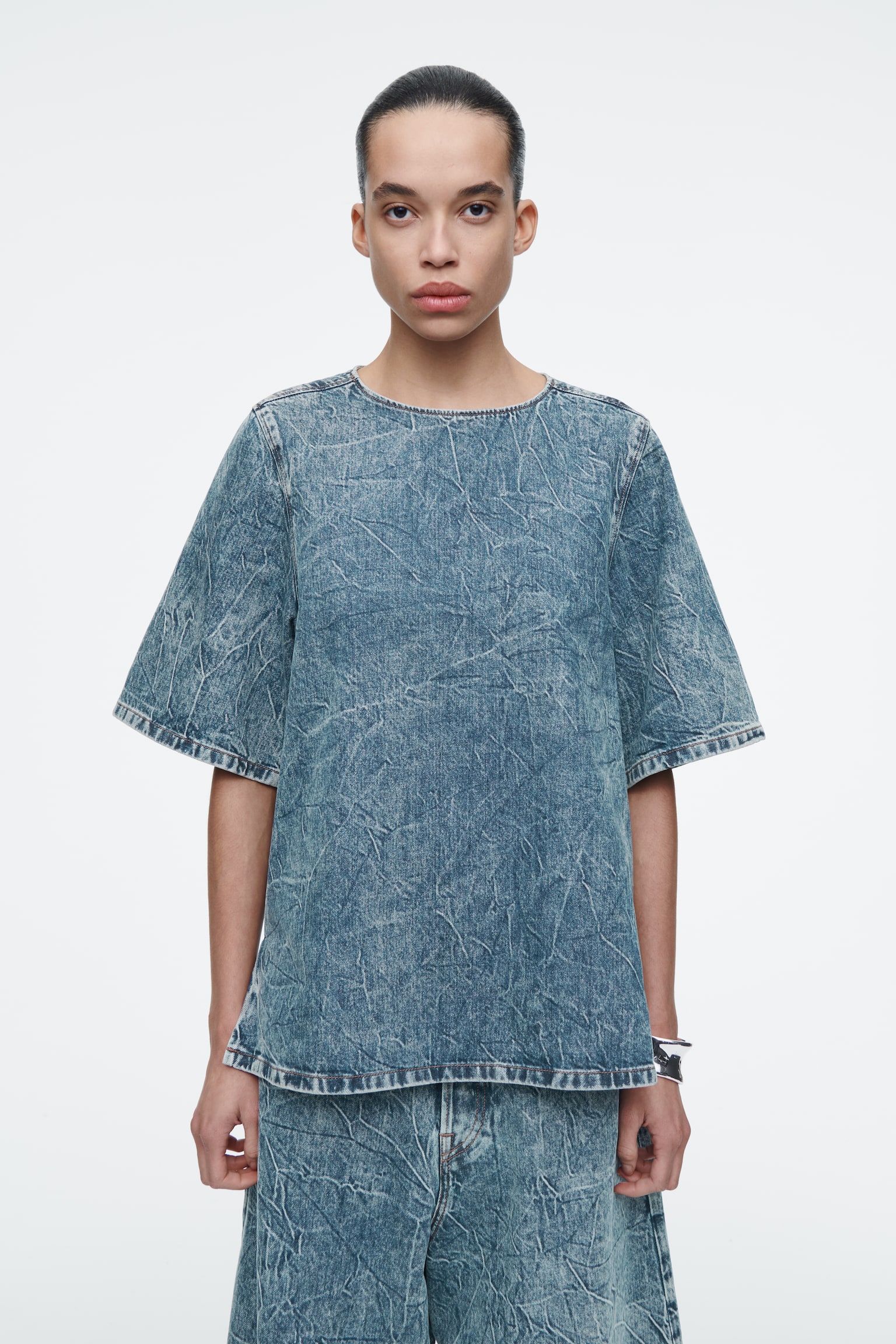 SHORT-SLEEVED WASHED-DENIM TOP - BLUE