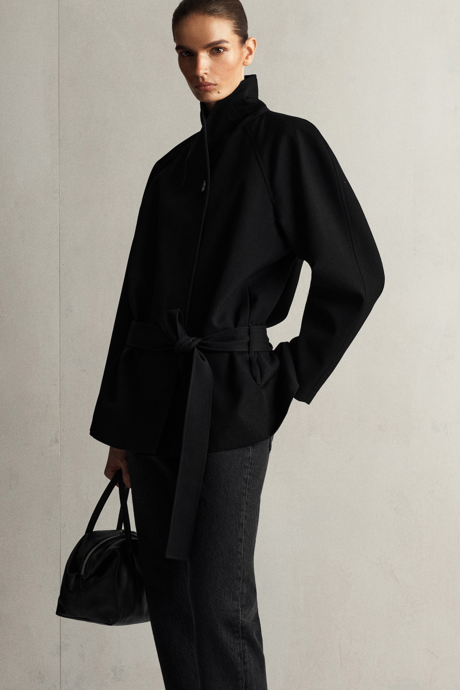 Jakke i ullblanding med sjalkrage og belte - SVART/Burgunder - 6