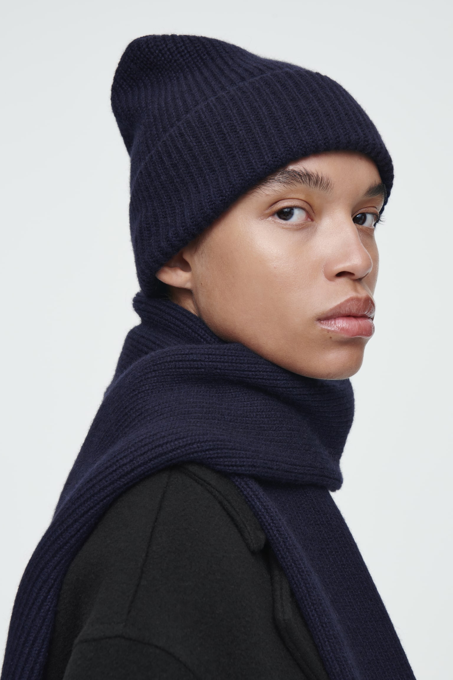 RIBBED WOOL AND CASHMERE BEANIE - NAVY/BEIGE/BRIGHT RED - 1