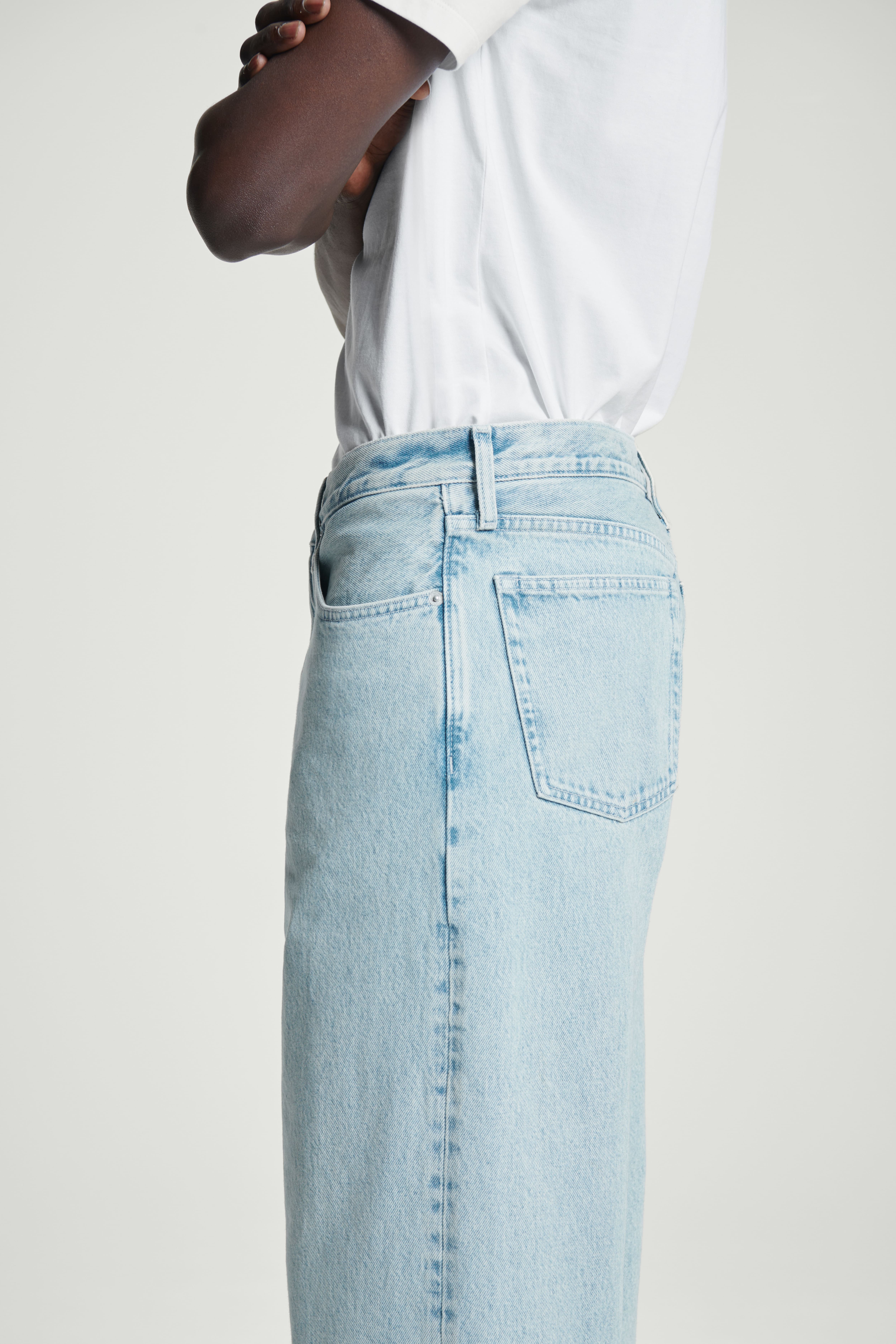 HM DOME JEANS – GERADES/KNÖCHELLANGES BEIN