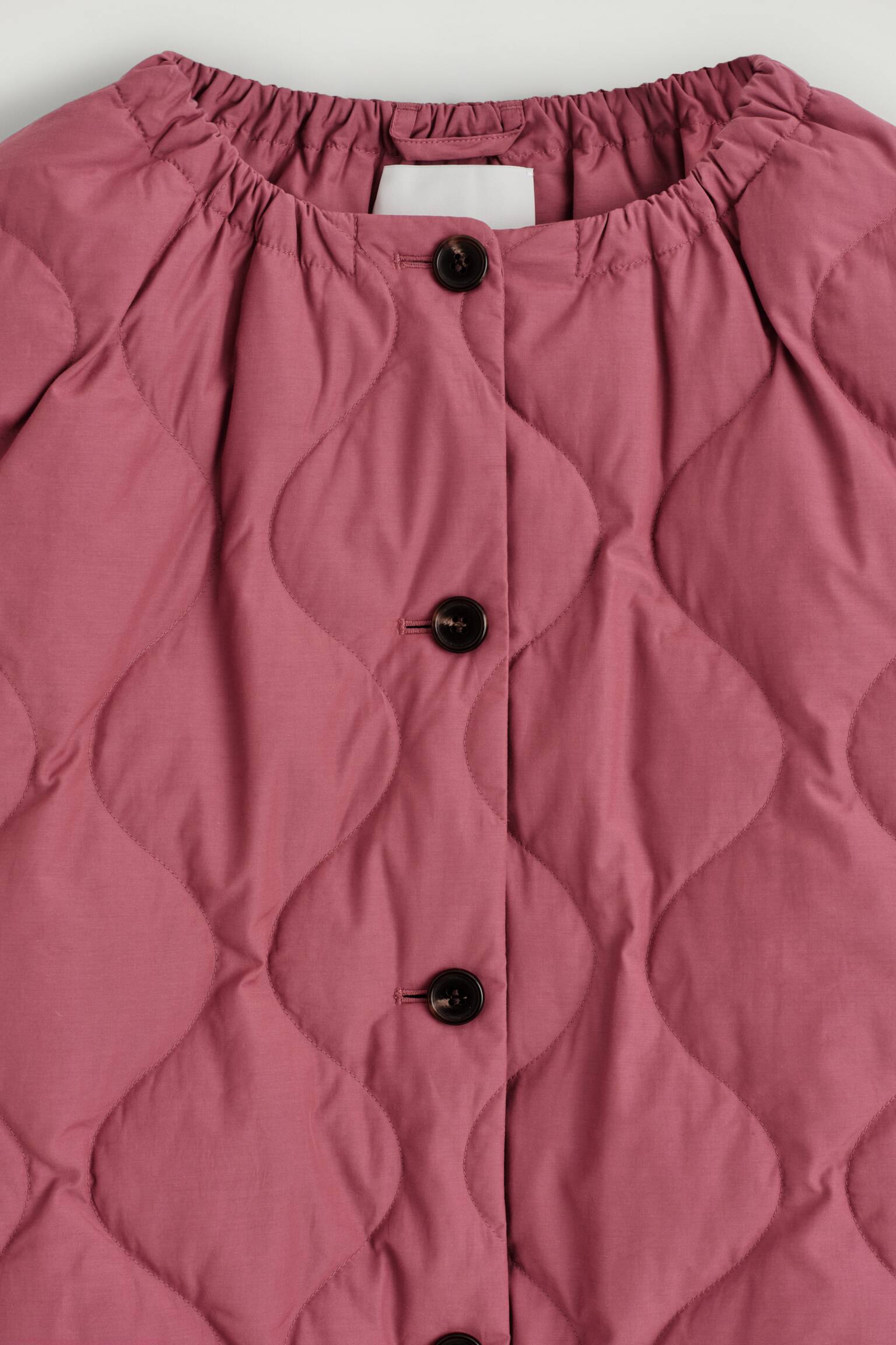 GESTEPPTE DAUNENJACKE MIT RAFFUNGEN - DUNKELROT/NAVYBLAU/ECRU - 5