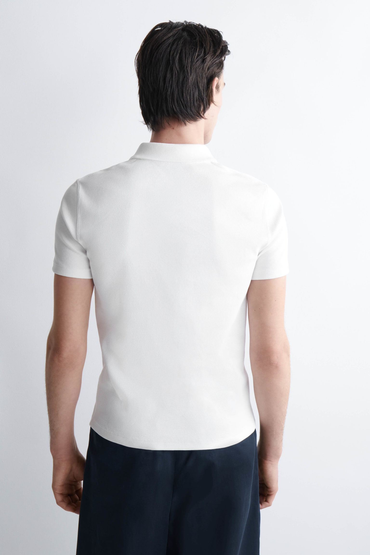 FIGURNÄRA PIKÉTRÖJA I FINRIBBAD BOMULL - VIT/MÖRKGRÅ MELERING/SVART - 5