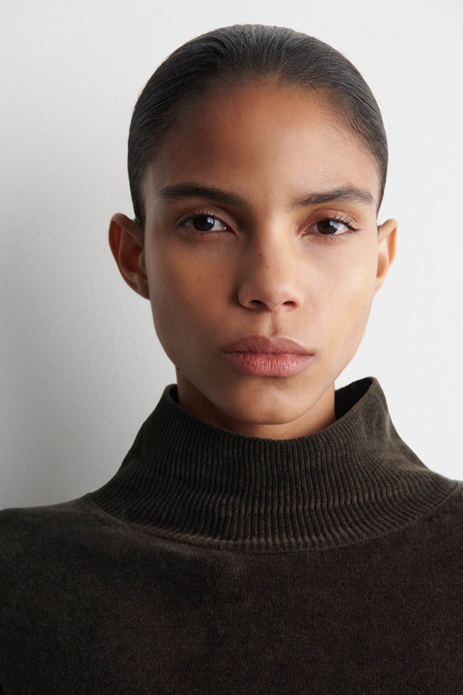 CHENILLE FUNNEL-NECK JUMPER - HNĚDÁ/CAMEL - 3