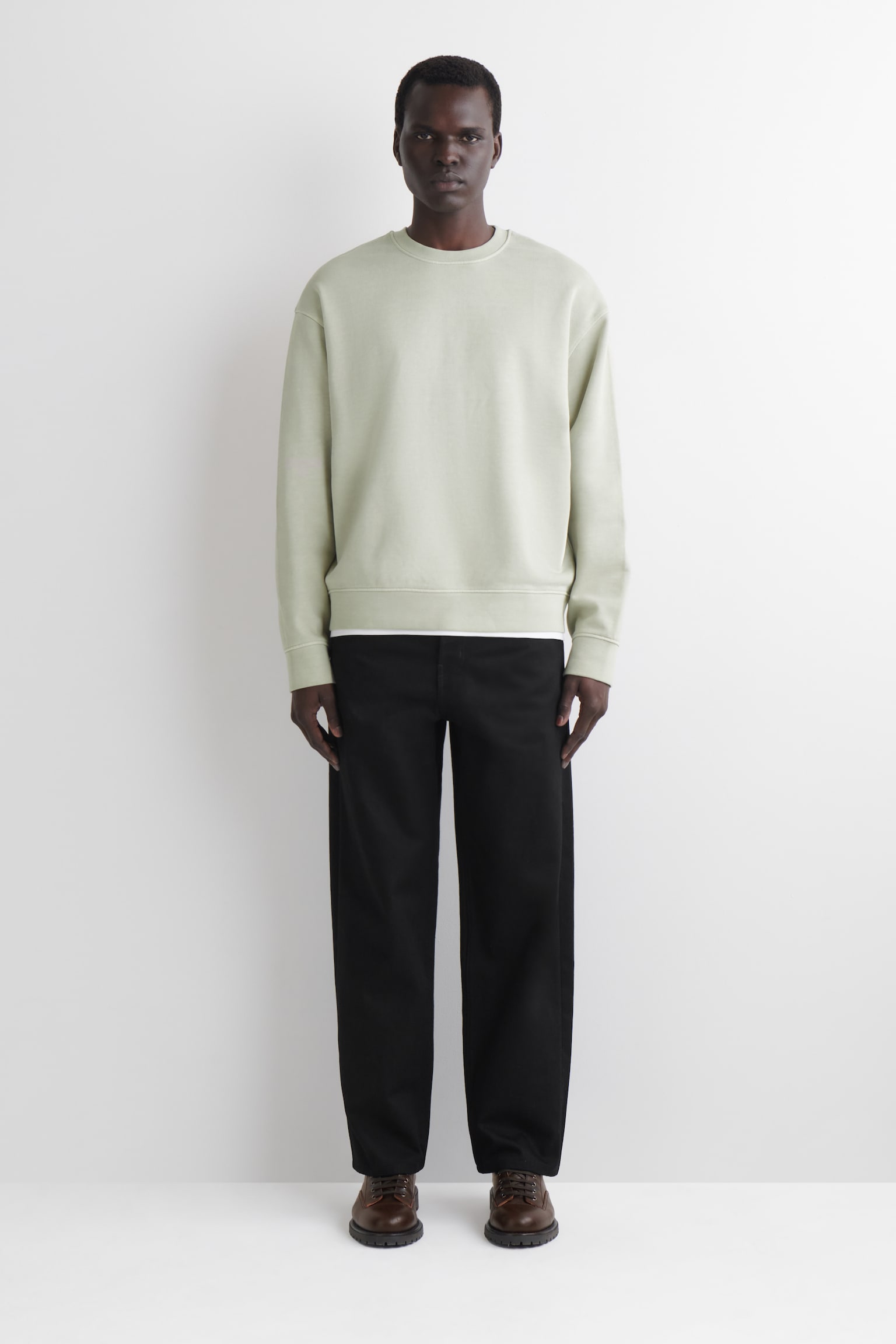 SWEATSHIRT AUS VORGEWASCHENER BAUMWOLLE - HELLGRÜN/NAVYBLAU/WEISS - 4