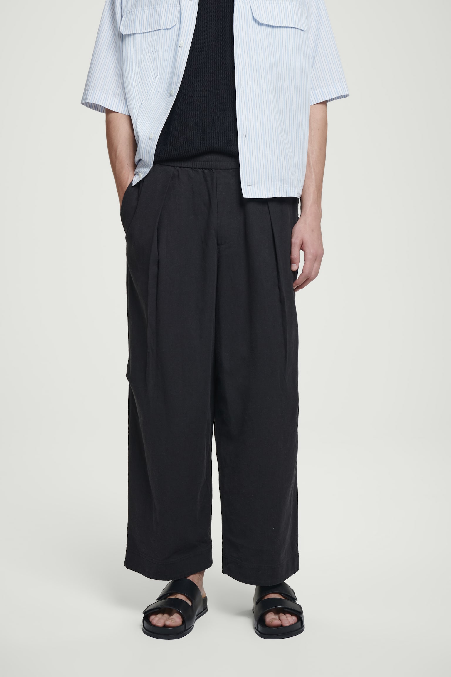 PLEATED WIDE-LEG CHAMBRAY TROUSERS - BLACK/NAVY - 6