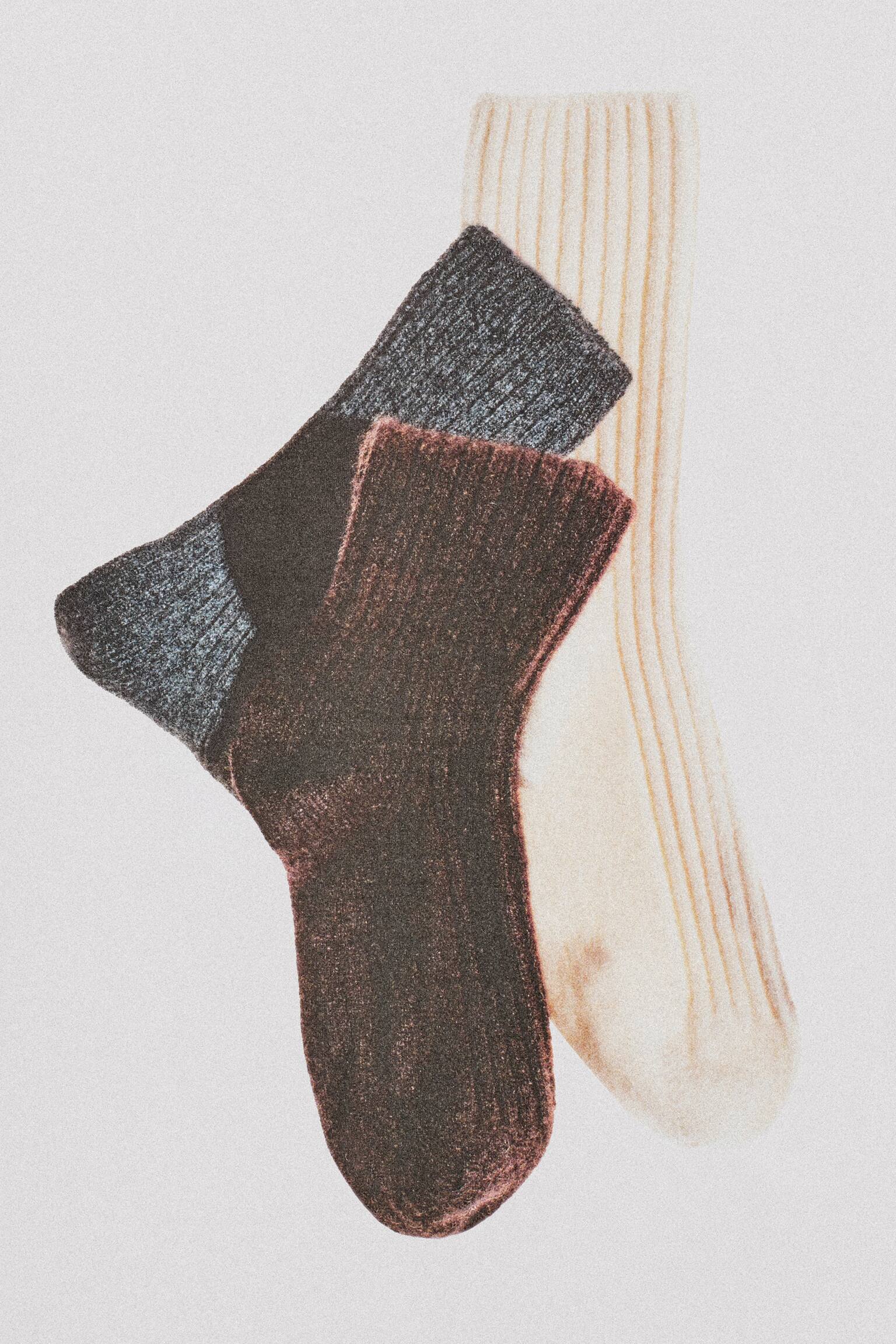 RIBBED CASHMERE SOCKS - Mørkegrå/Smørgul - 1