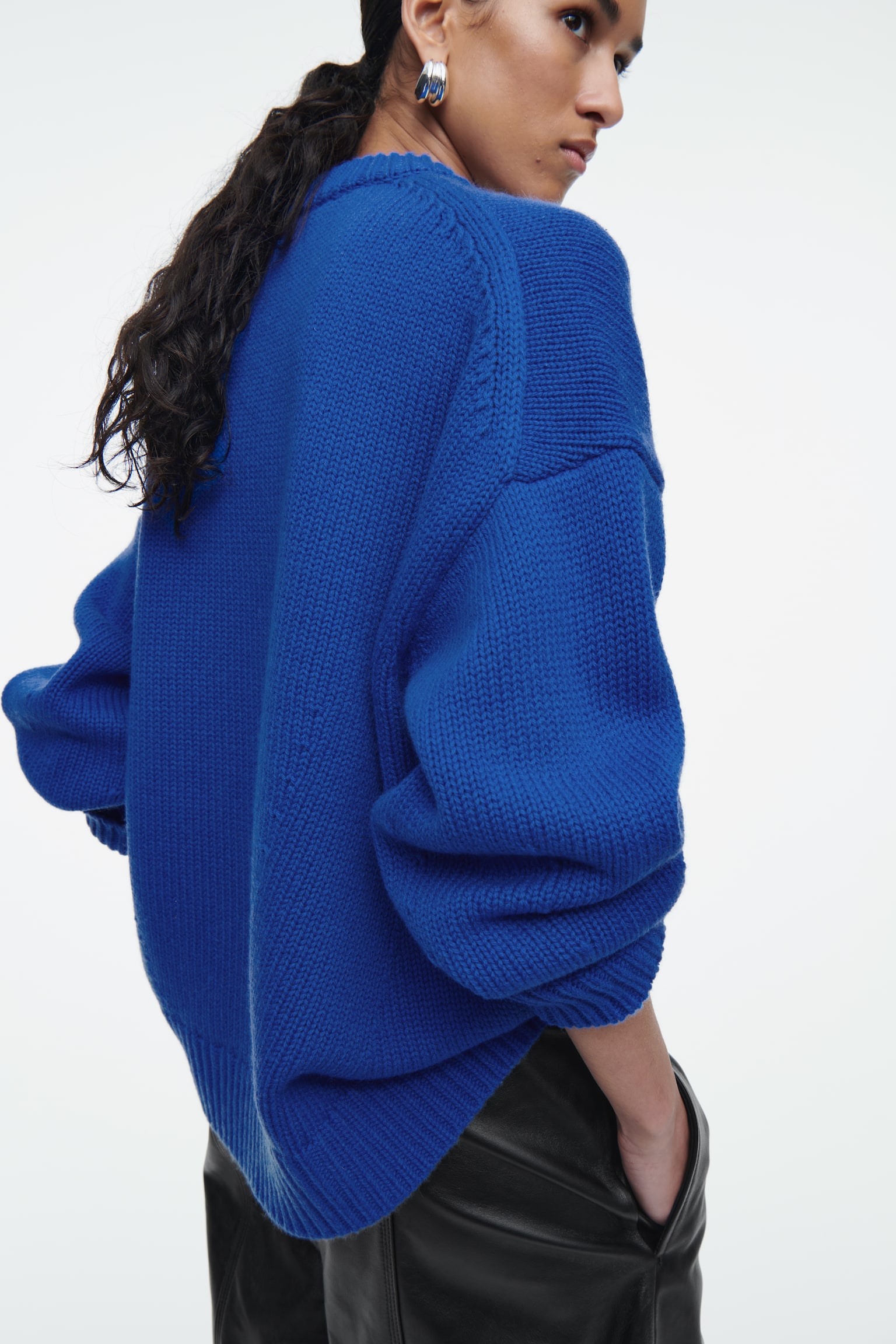 CHUNKY WOOL CREW-NECK JUMPER - COBALT BLUE/LIGHT BEIGE - 6