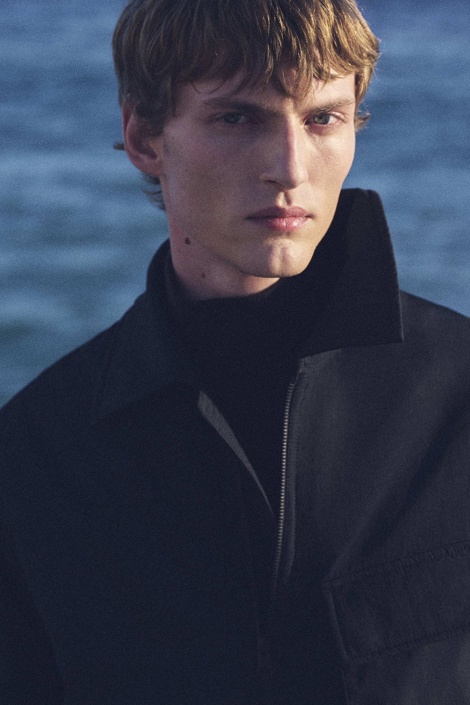 GEFÜTTERTE UTILITY-JACKE AUS NYLON - SCHWARZ/SALBEIGRÜN - 10