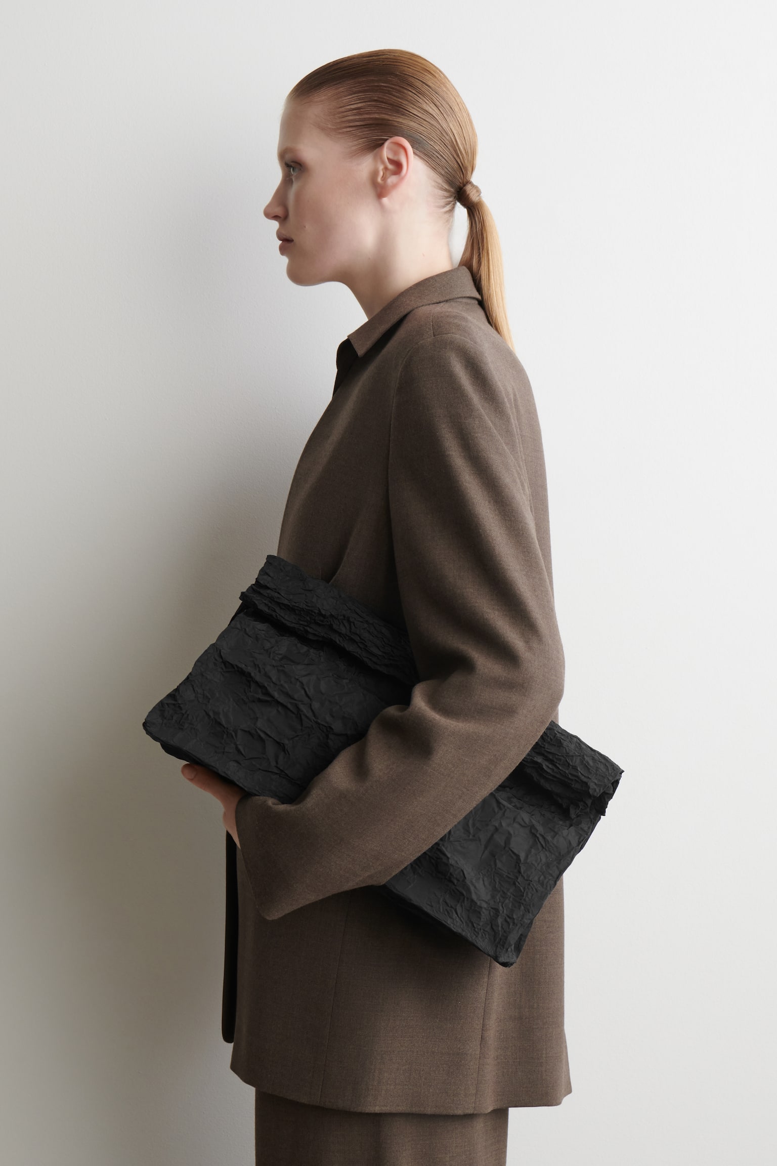 OVERSIZED-CLUTCH IN KNITTEROPTIK - SCHWARZ - 2