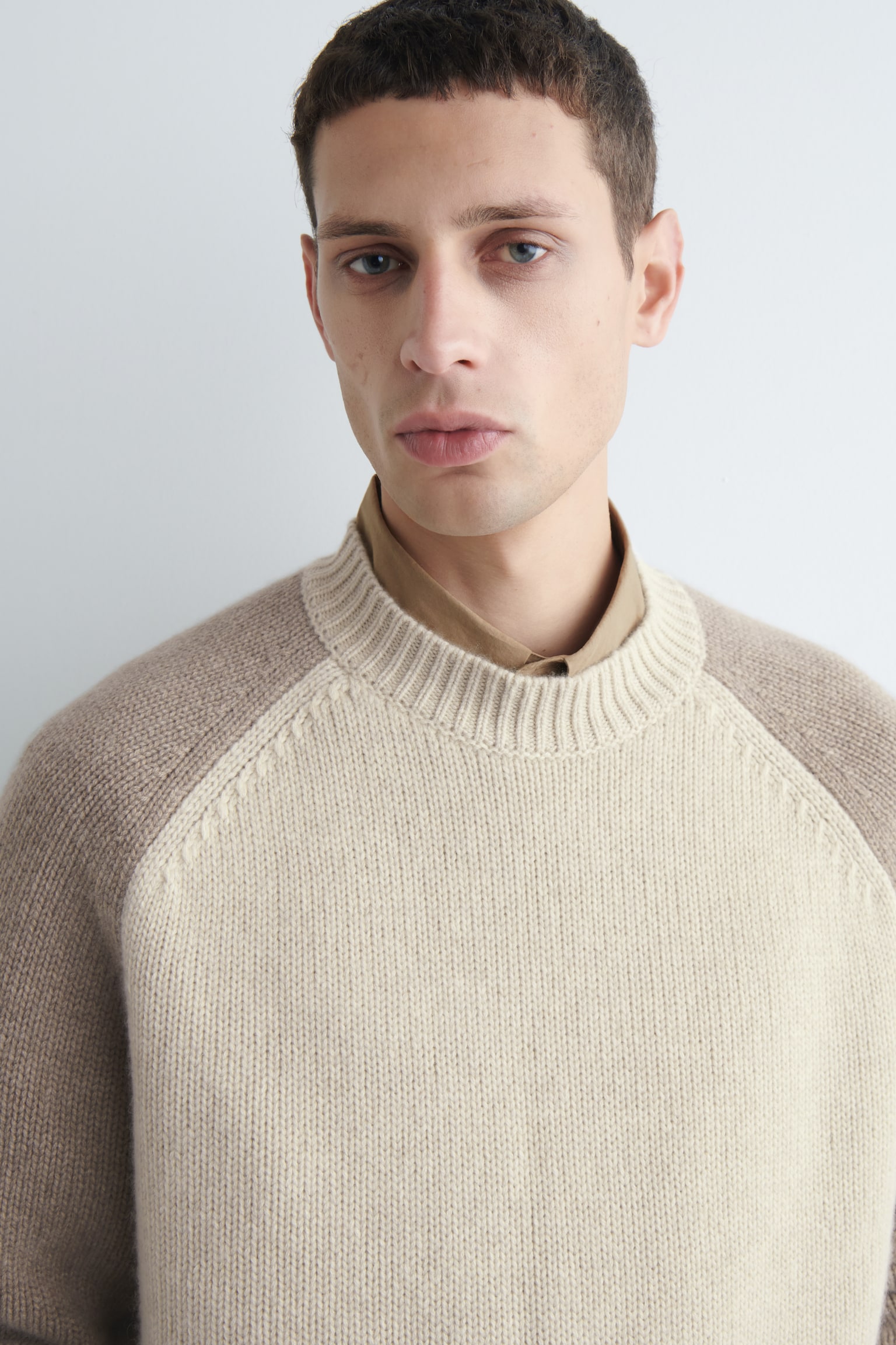 FÄRGDELAD KASHMIRTRÖJA - BEIGE/MULLVAD - 5