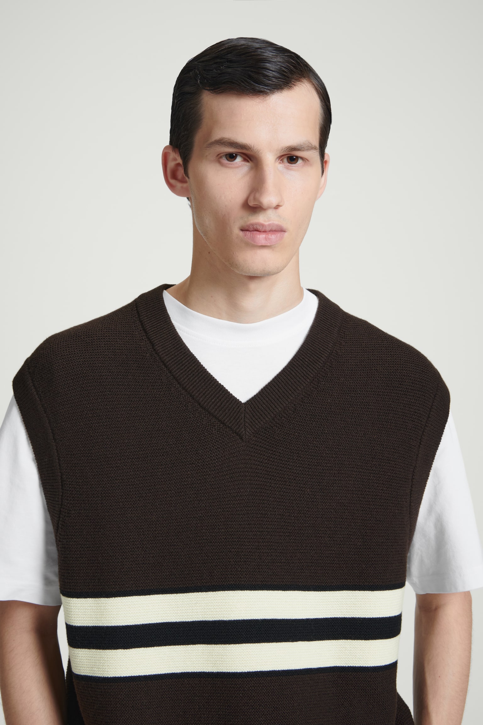 DOUBLE-STRIPE KNITTED VEST - DARK BROWN / STRIPED - 6