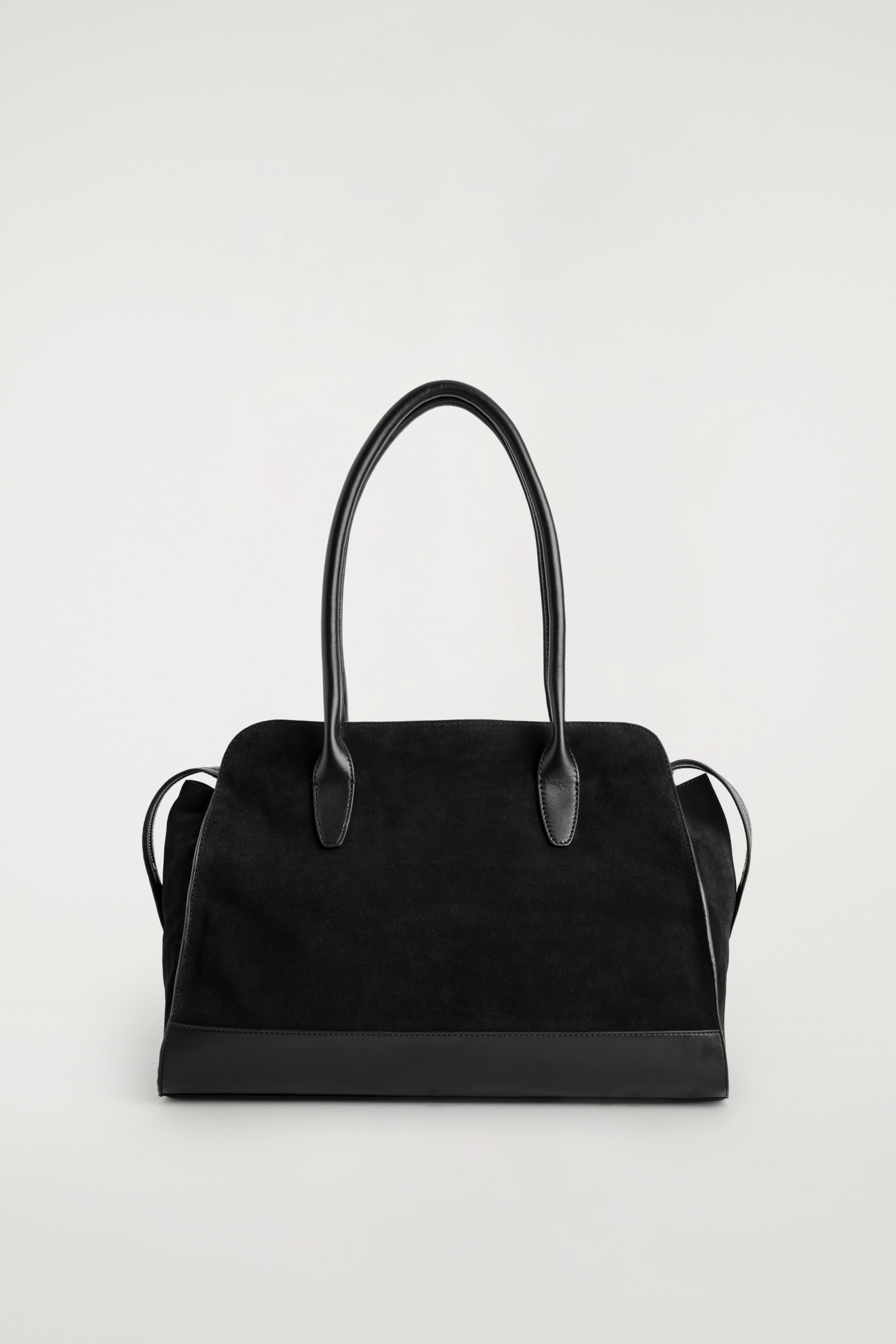 AVENUE TOTE BAG - VELOURSLEDER - SCHWARZ