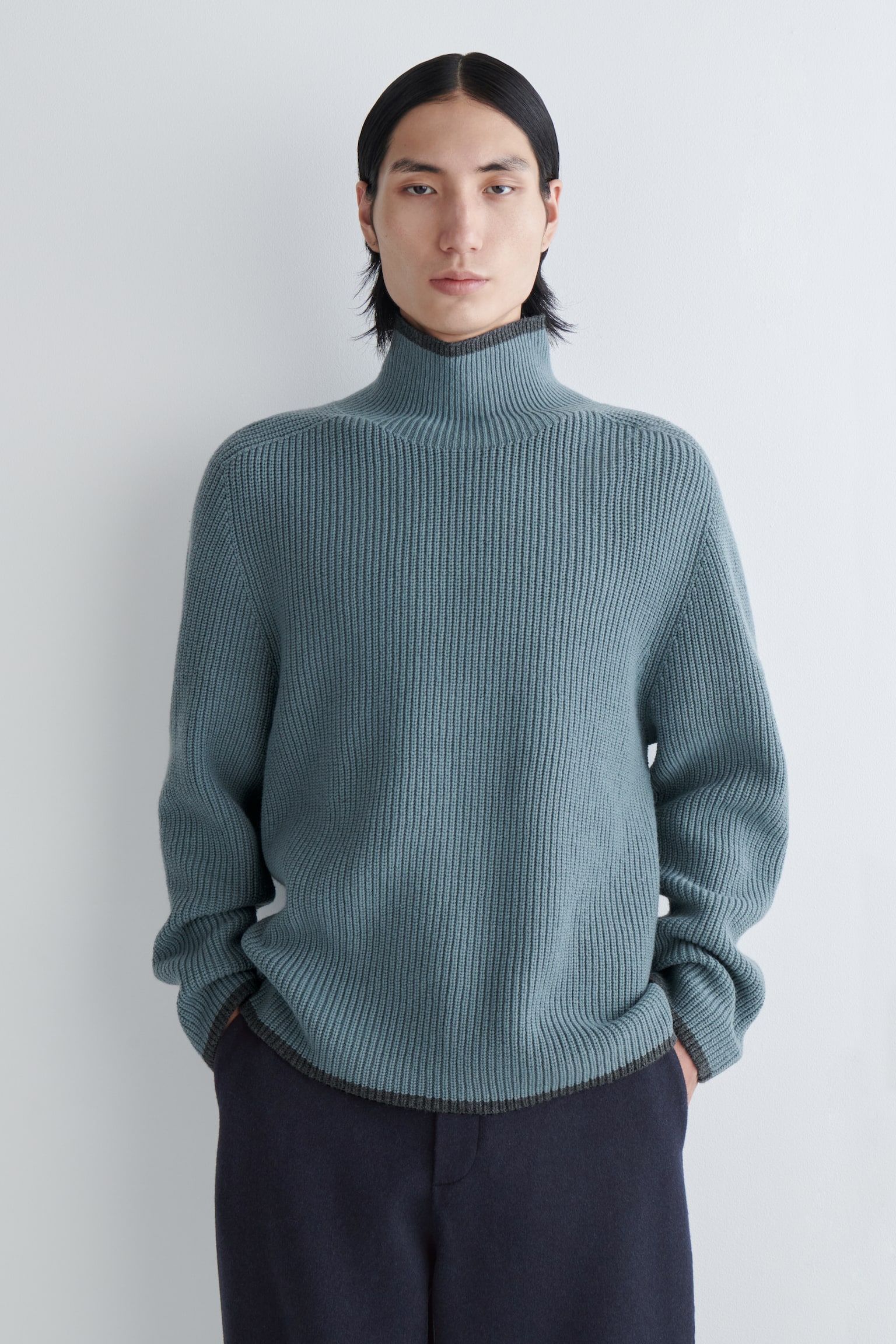 TRUI VAN MERINOWOL EN YAK MET CONTRASTERENDE RAND - STALEN BLAUW - 1