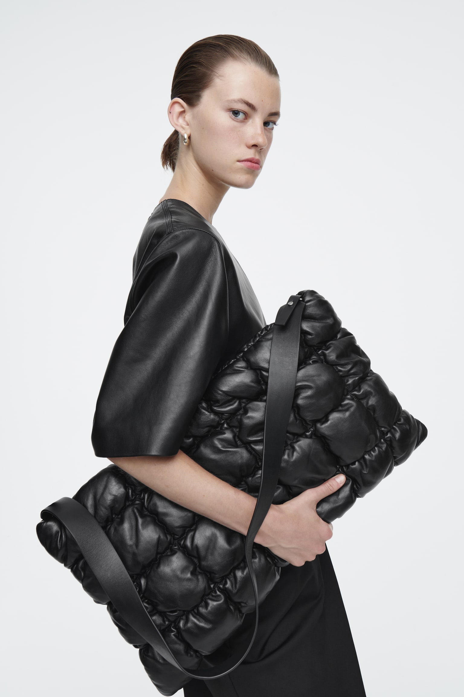 PILLOW OVERSIZED QUILTED CLUTCH - LEATHER - BLACK - 4