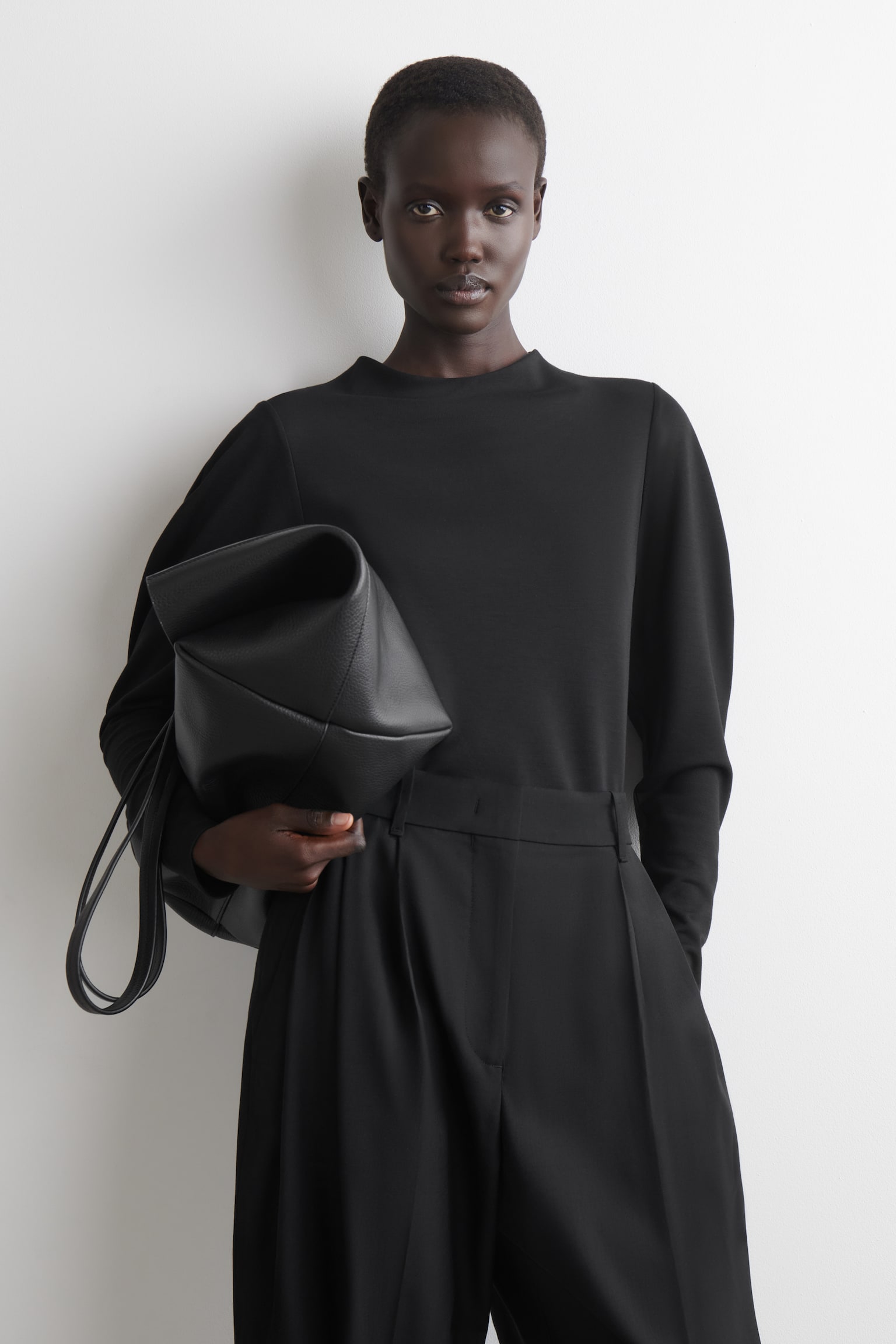 ROUNDED-SLEEVE TOP - SORT/MØRK KAKI - 1