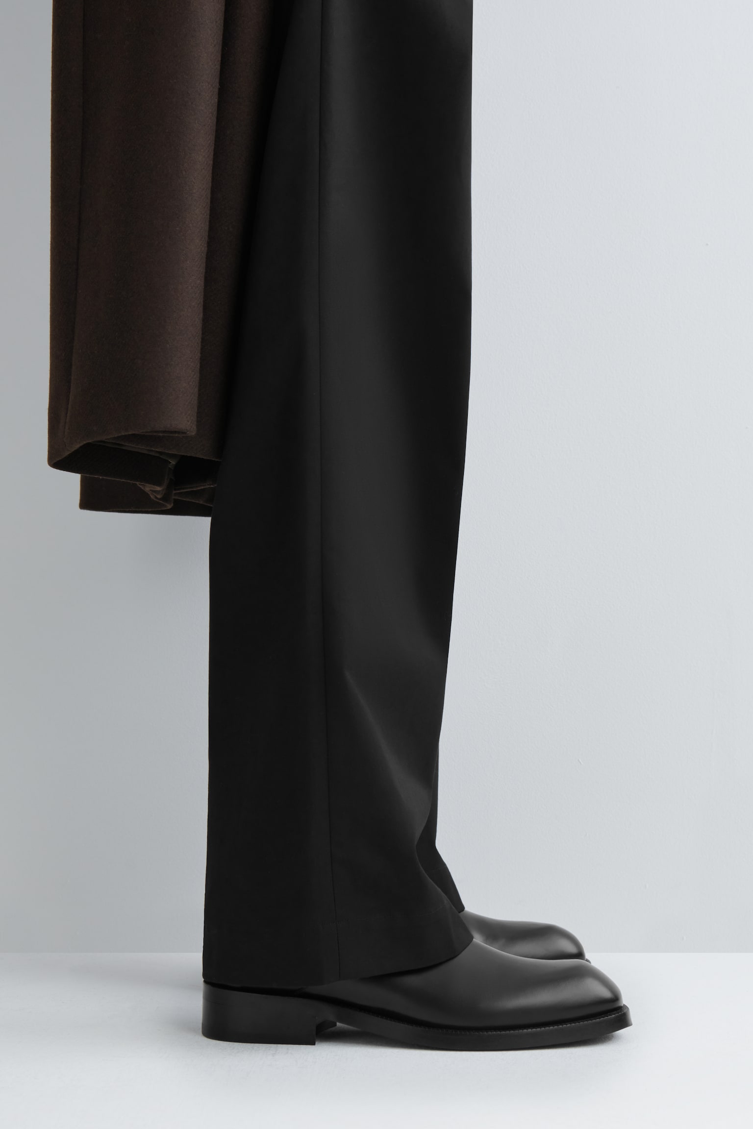 SQUARE-TOE LEATHER CHELSEA BOOTS - SCHWARZ - 5