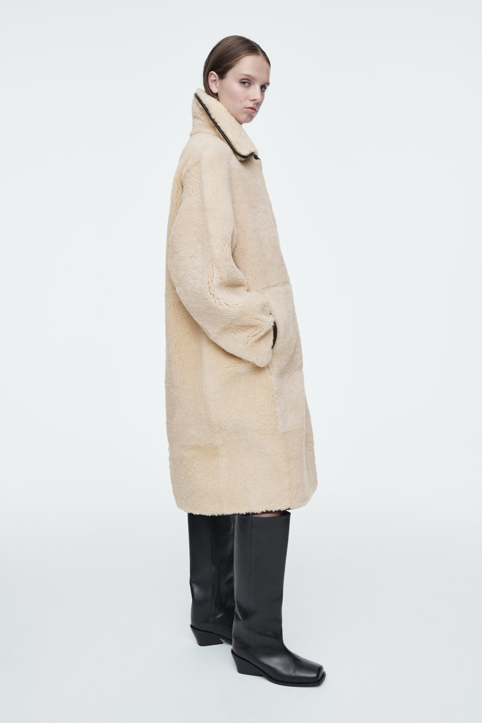 LEATHER-TRIMMED SHEARLING COAT - CREAM - 6