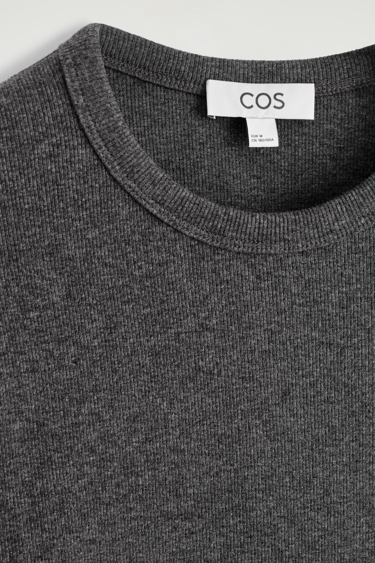 SMAL RIBBSTICKAD LÅNGÄRMAD T-SHIRT I BOMULL - MÖRKGRÅMELERAD/SVART/VIT/MÖRKGRÅMELERAD - 6