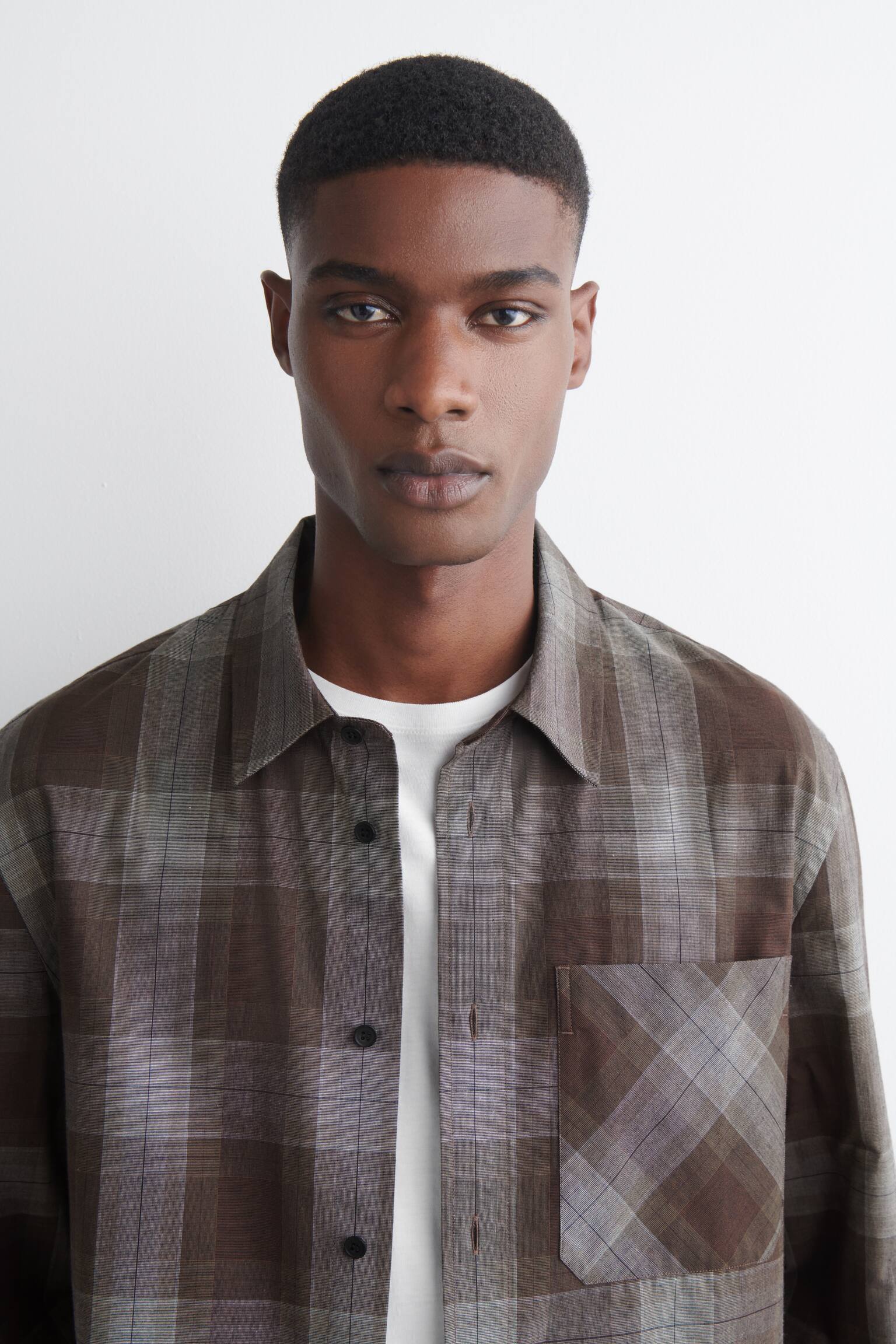 РИЗА ОТ ЧЕТКАН ПАМУК С КАРЕ - BROWN / CHECKED - 4