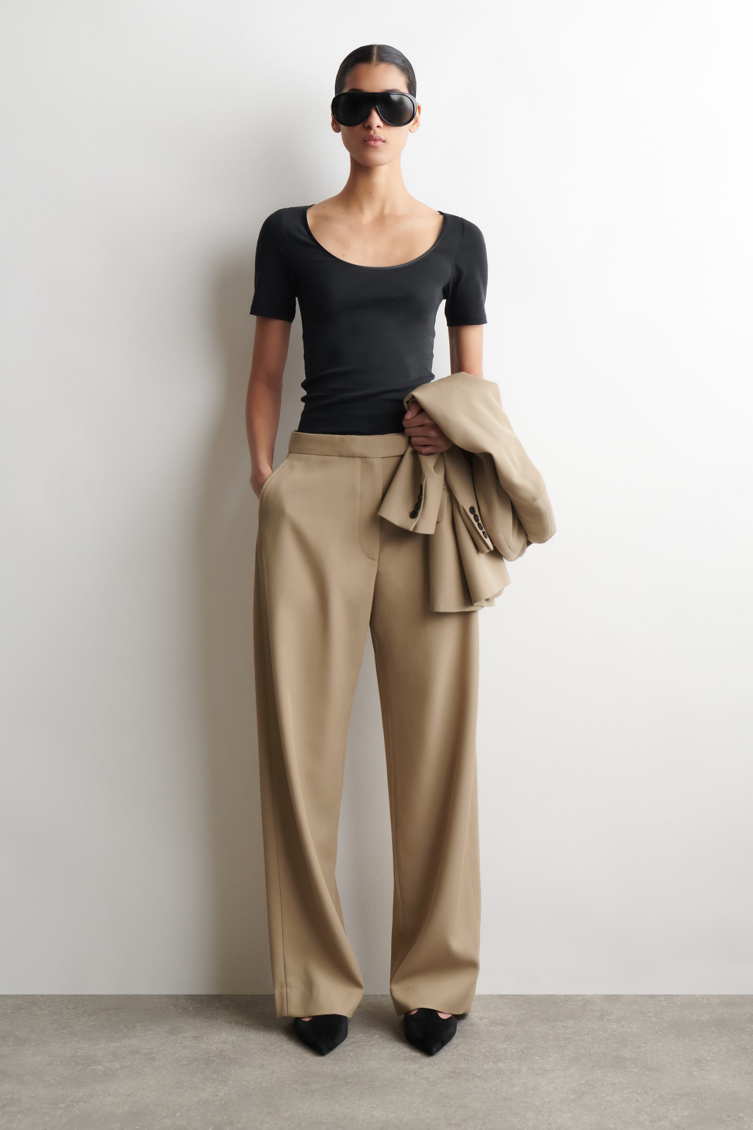 T-SHIRT AUS BAUMWOLLJERSEY MIT SATIN-VERZIERUNG - SCHWARZ/ROSA - 7