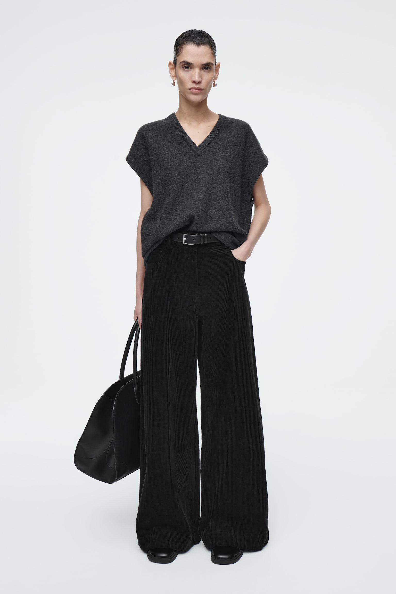 CORDUROY WIDE-LEG TROUSERS - BLACK