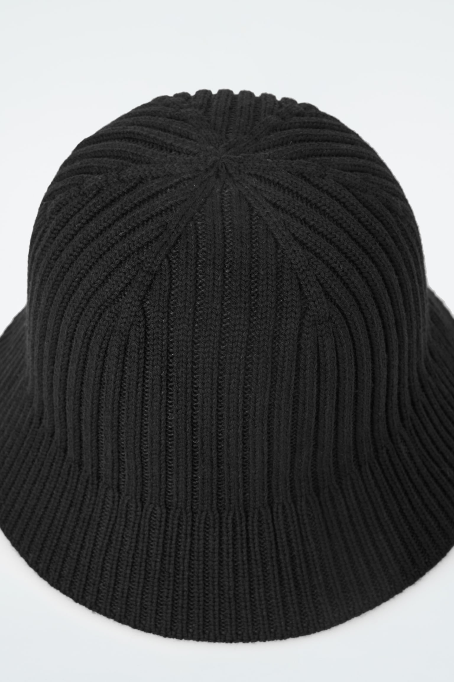 RIBBED-KNIT BUCKET HAT - BLACK/BEIGE - 4