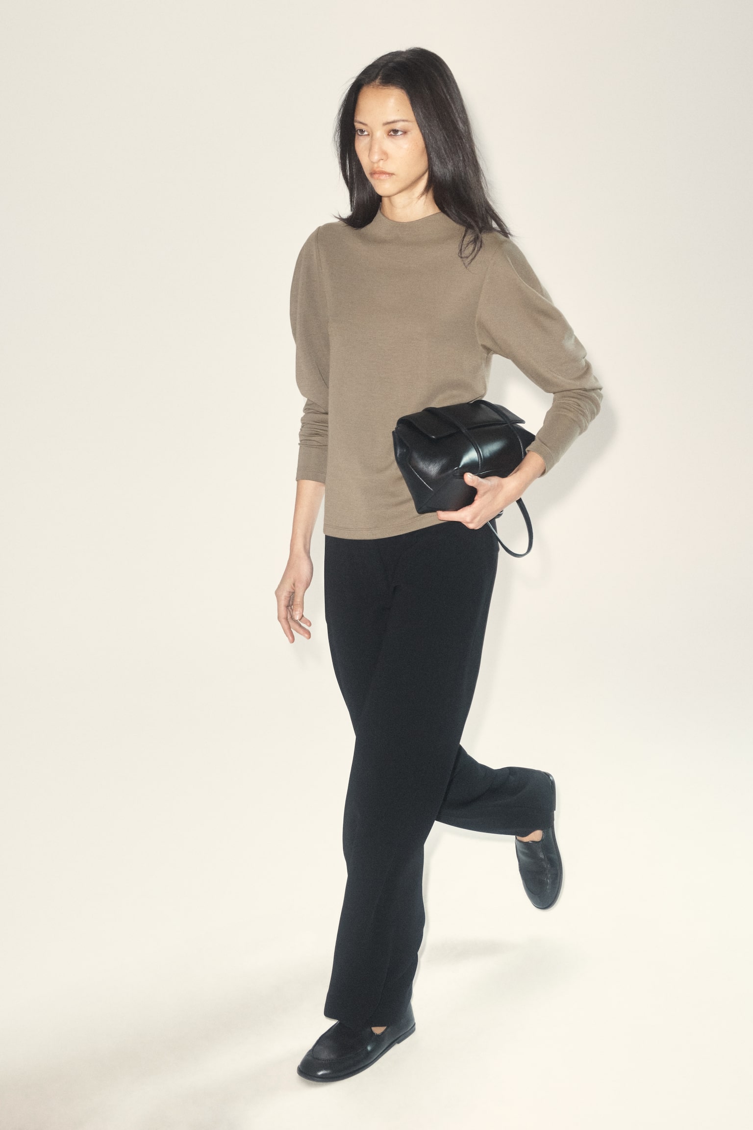 TOP MET AFRONDINGEN AAN DE MOUWEN - DONKER KHAKI/ZWART - 6