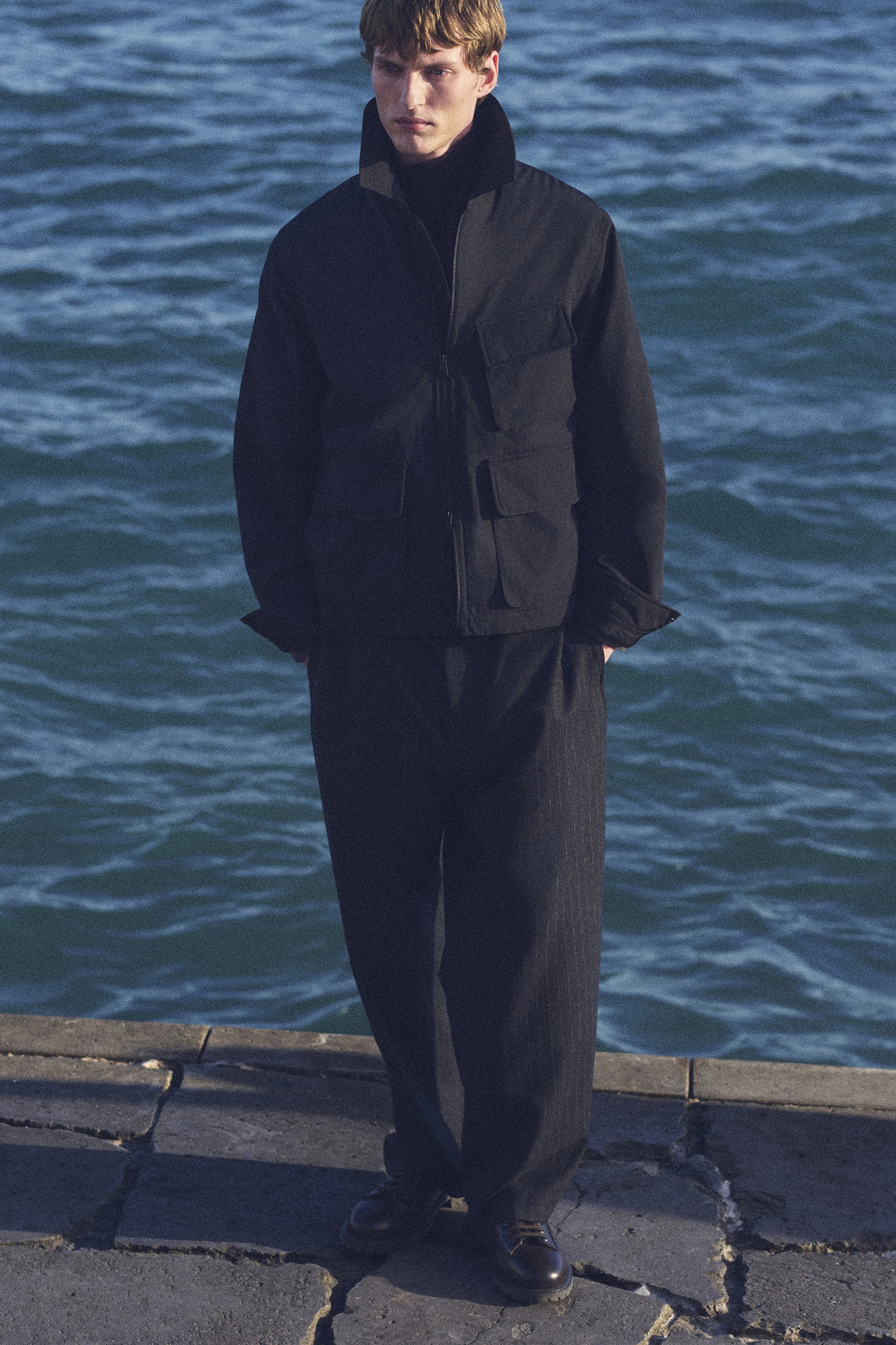 GEFÜTTERTE UTILITY-JACKE AUS NYLON - SCHWARZ/SALBEIGRÜN - 4