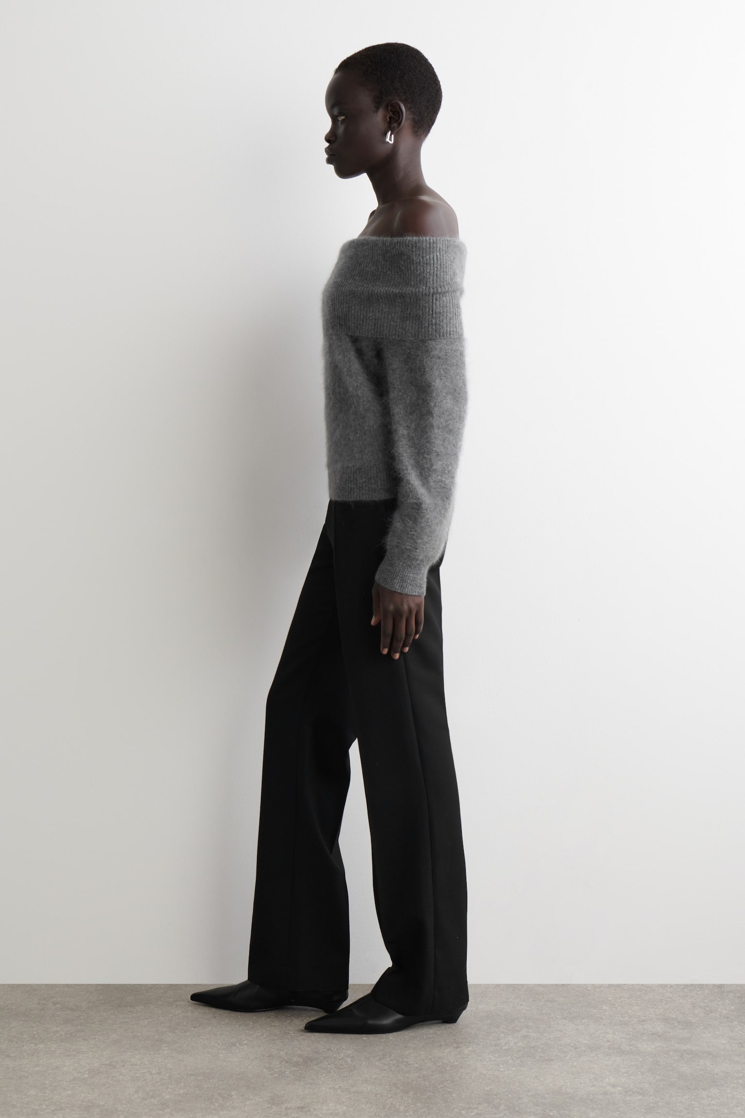 Skulderfri genser i merinoull - GRÅ/Mørkebrun - 4