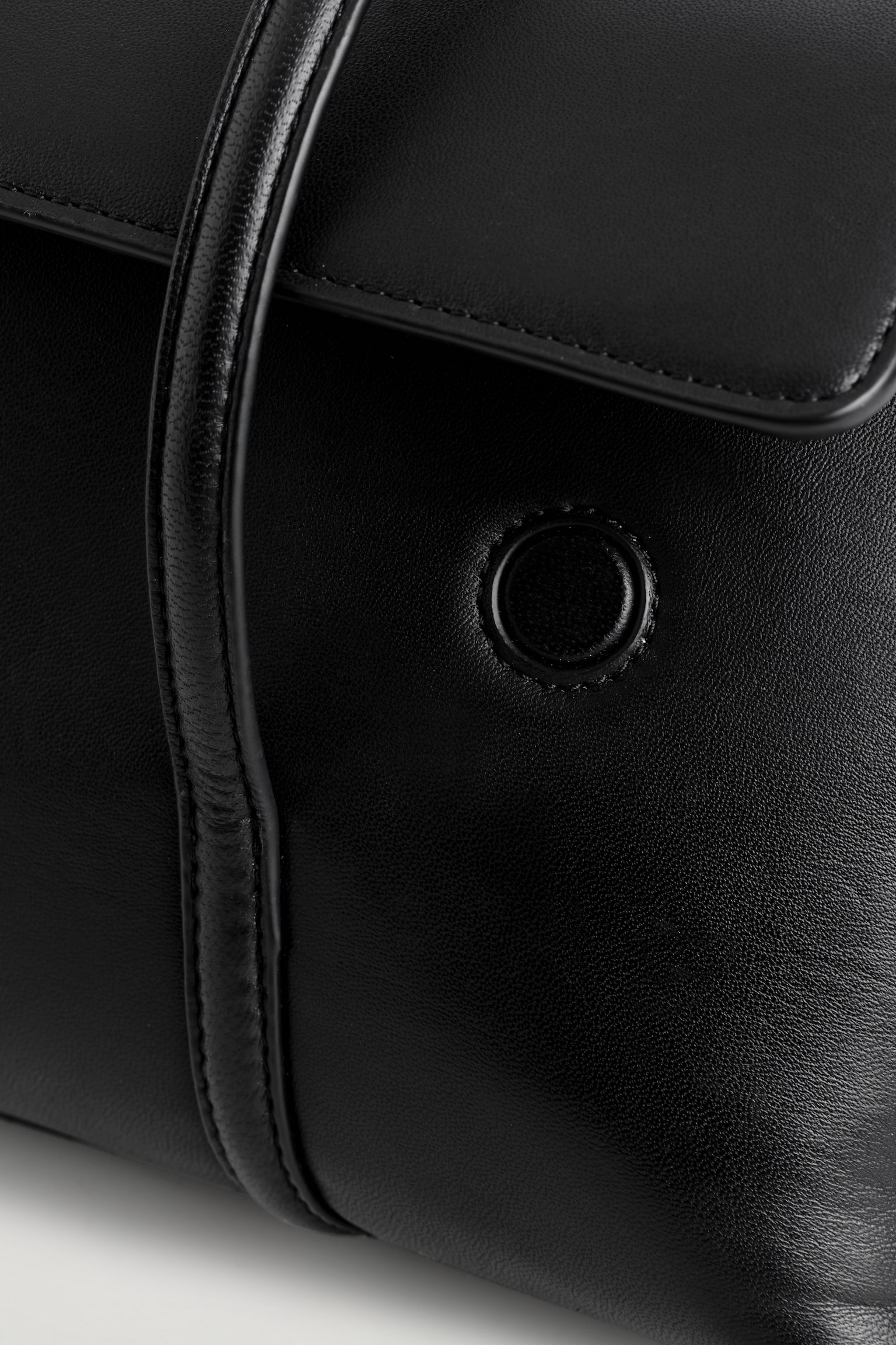 SKÓRZANA TOREBKA NA RAMIĘ „NOUVEAU” - CZARNY - 4