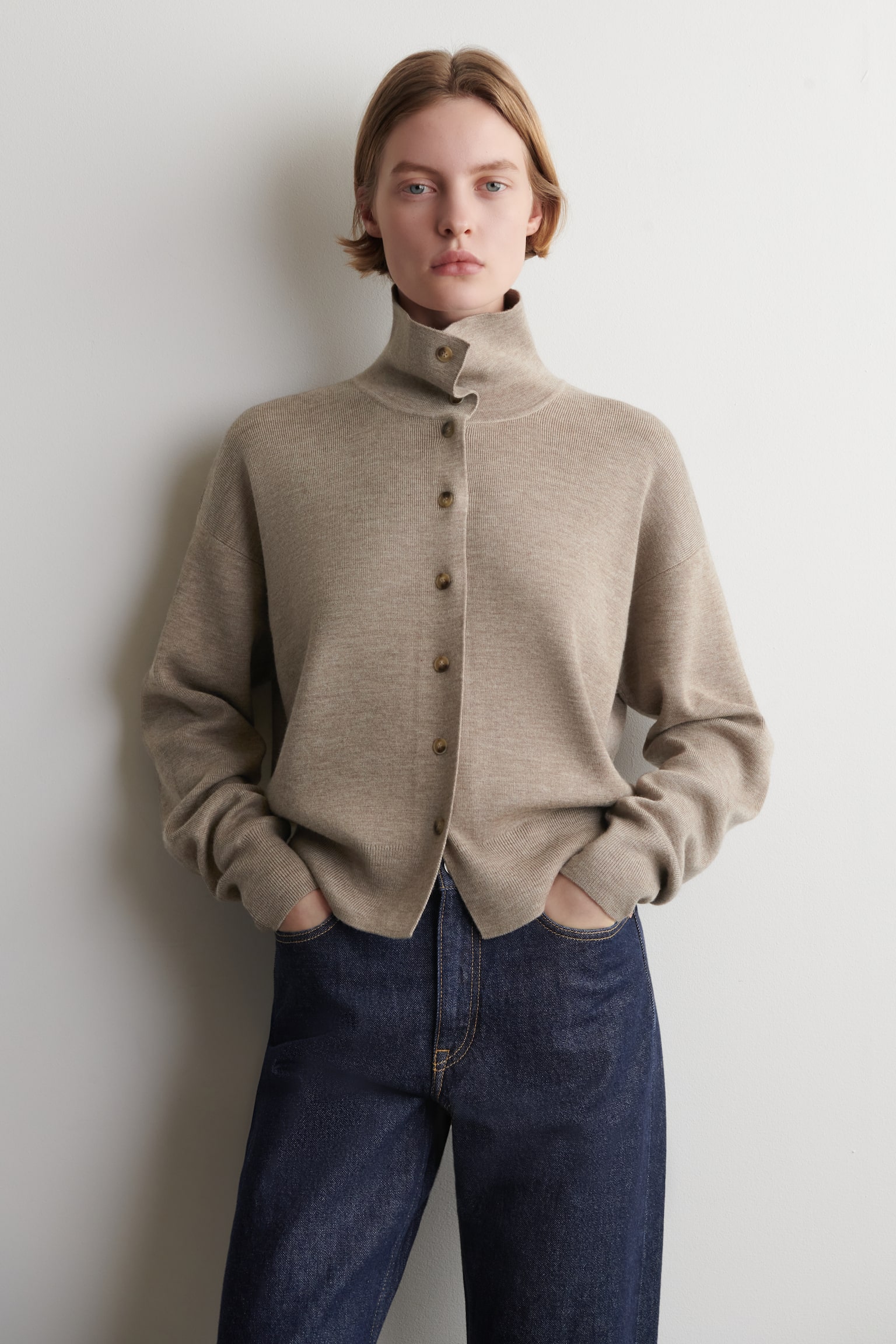 Cardigan i merinoull med traktkrage - Beige melert/MARINE - 1
