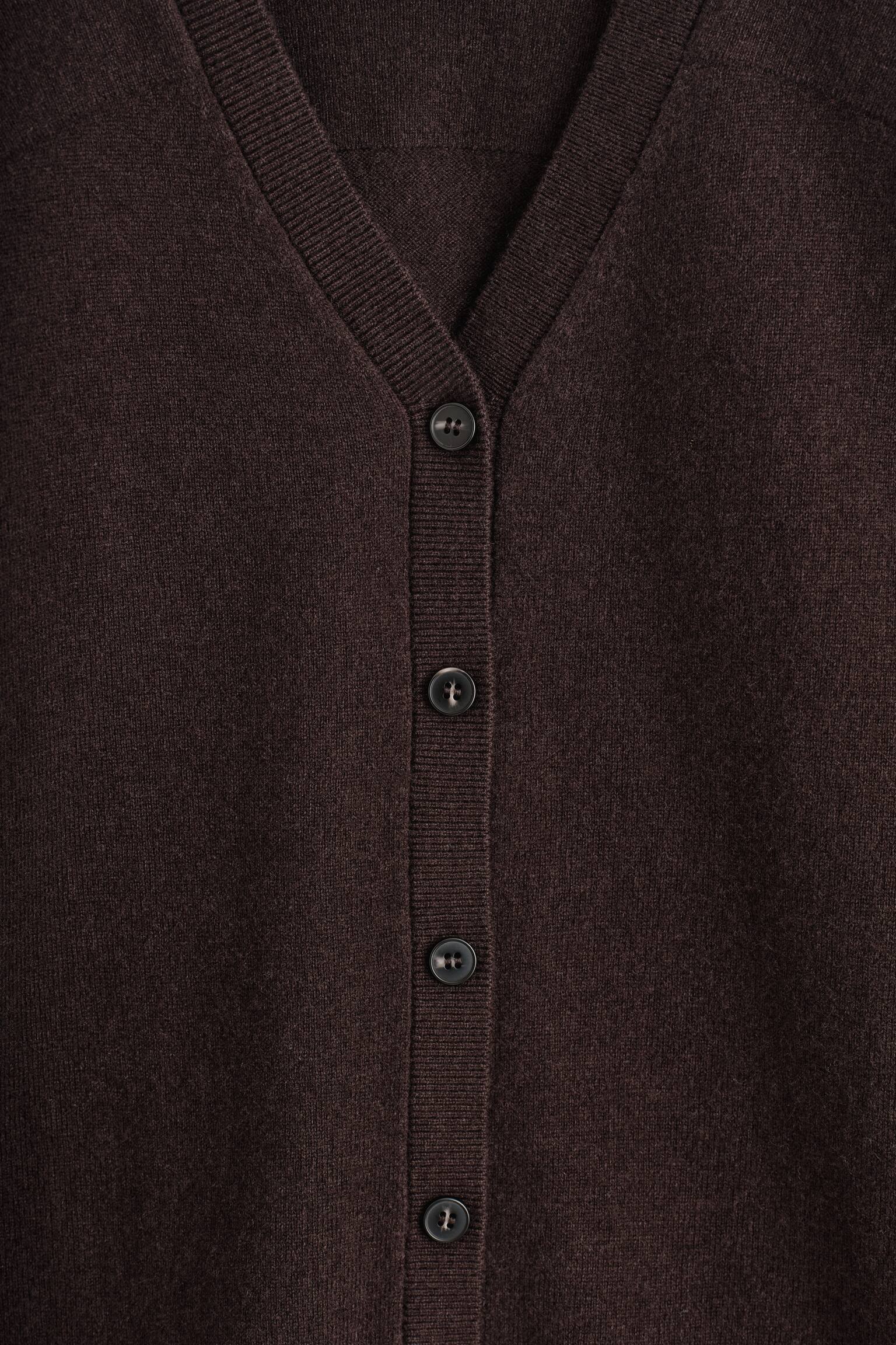 CARDIGAN I MERINOULD MED V-HALS - MØRKEBRUN/MELERET BEIGE/RØD - 6
