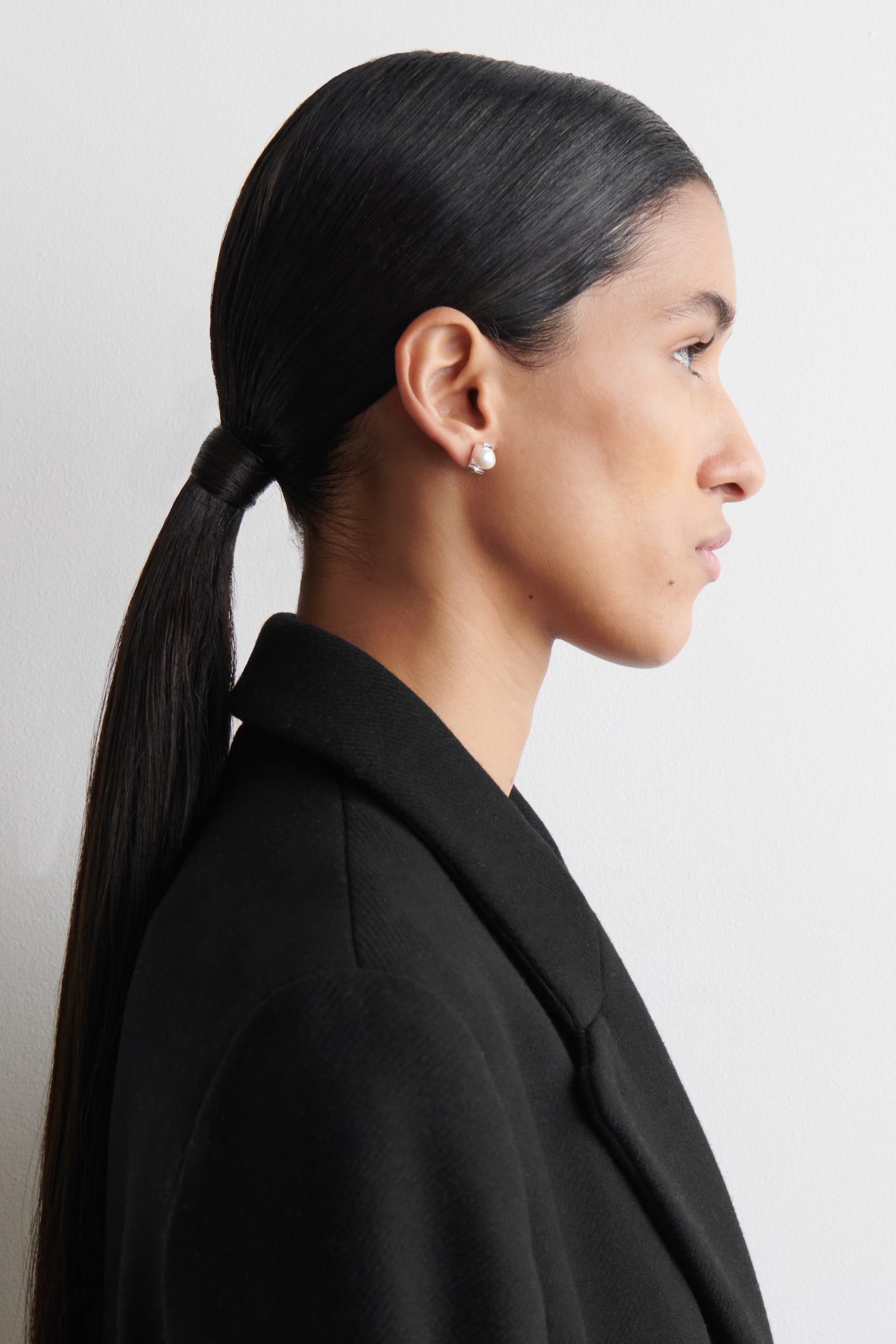 UNTERSCHIEDLICH GESTALTETET OHRRINGE MIT PERLEN - SILBER - 3