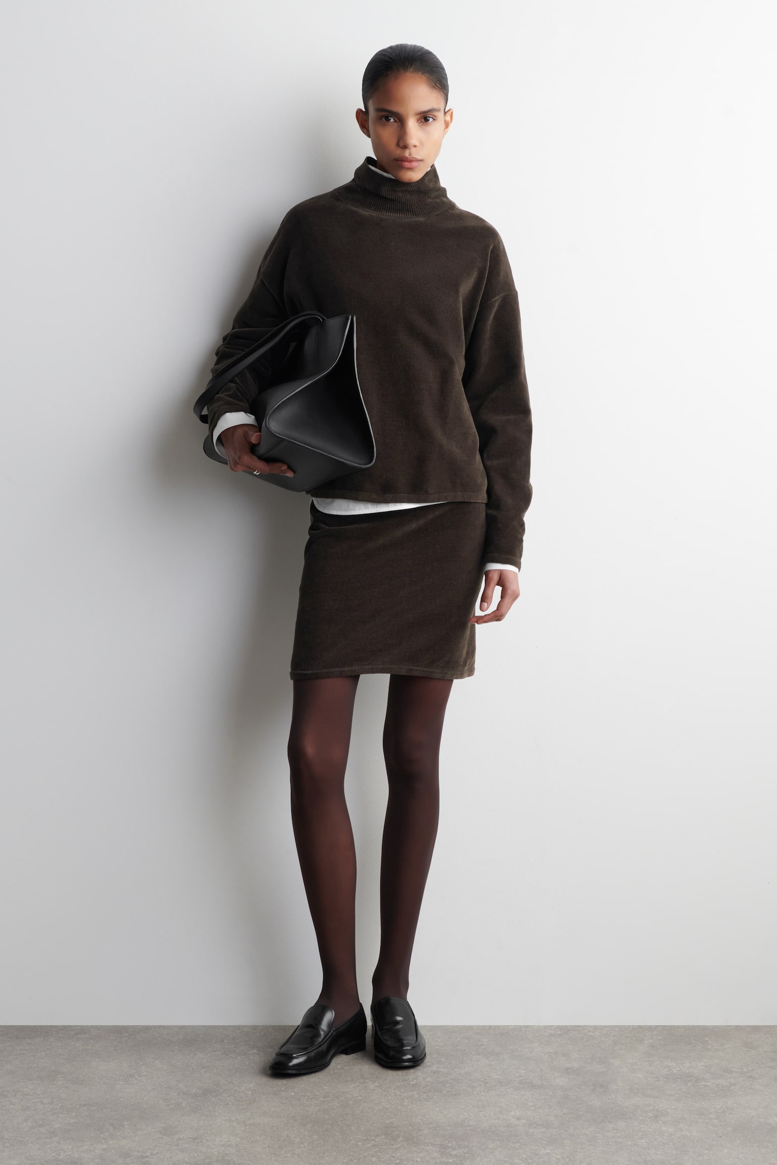 CHENILLE FUNNEL-NECK JUMPER - HNĚDÁ/CAMEL - 8