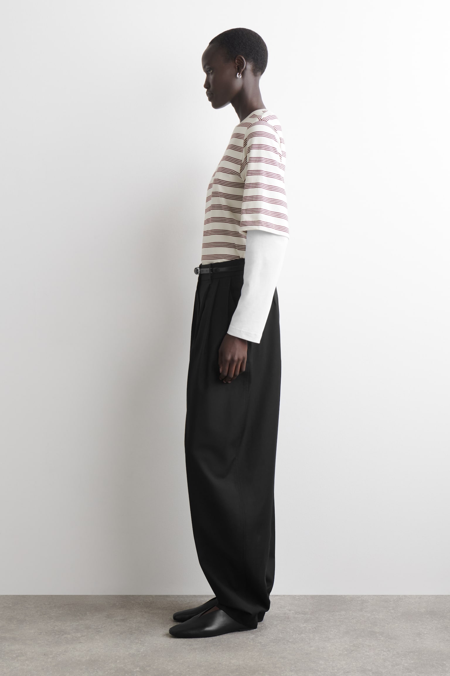 BAVLNĚNÉ TRIČKO - BÍLÁ / ČERVENÁ / PRUHOVANÁ/KRÉMOVÁ/TMAVĚ HNĚDÁ - 4