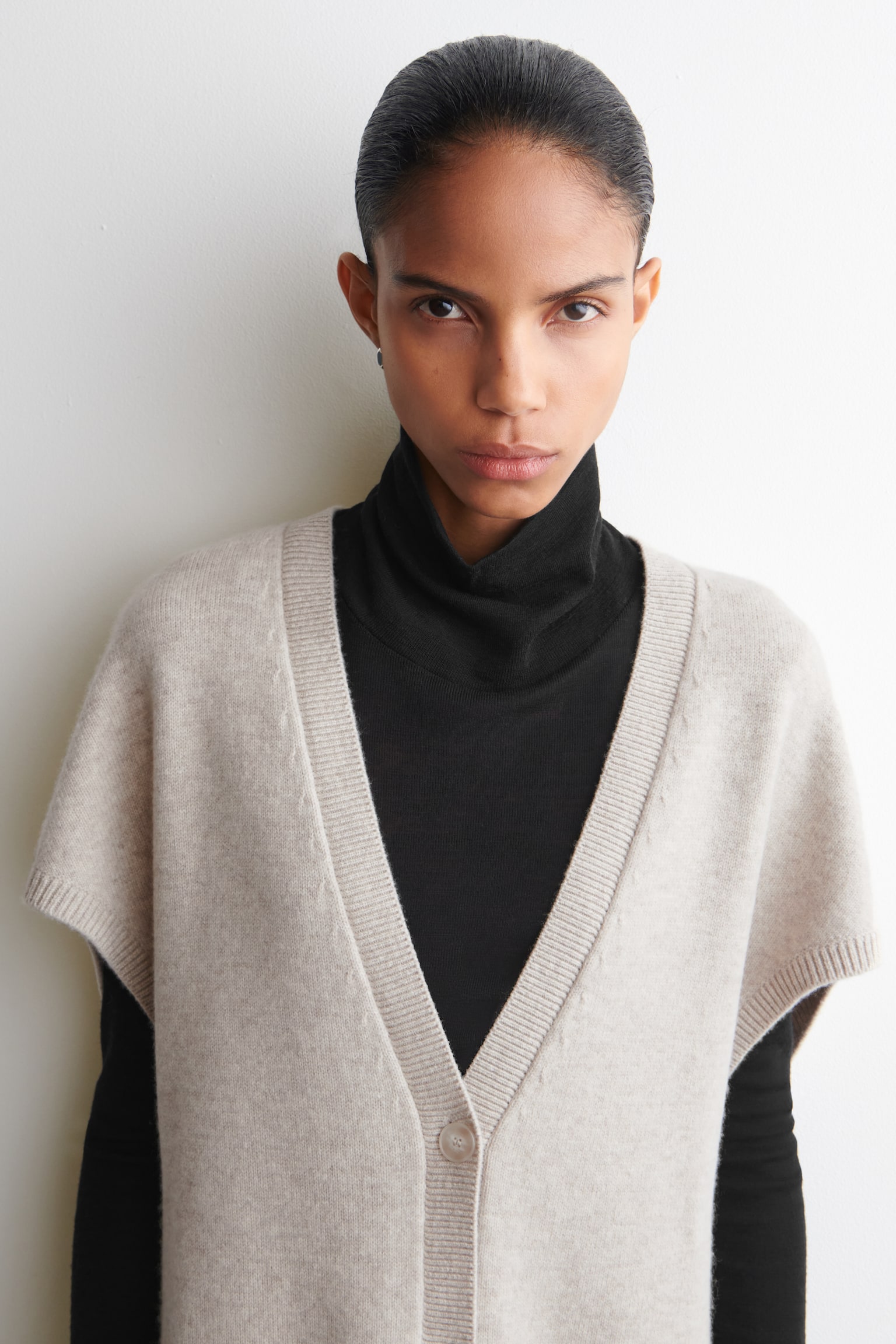 Lang, rundstrikket cardigan i uld - MELERET BEIGE - 4