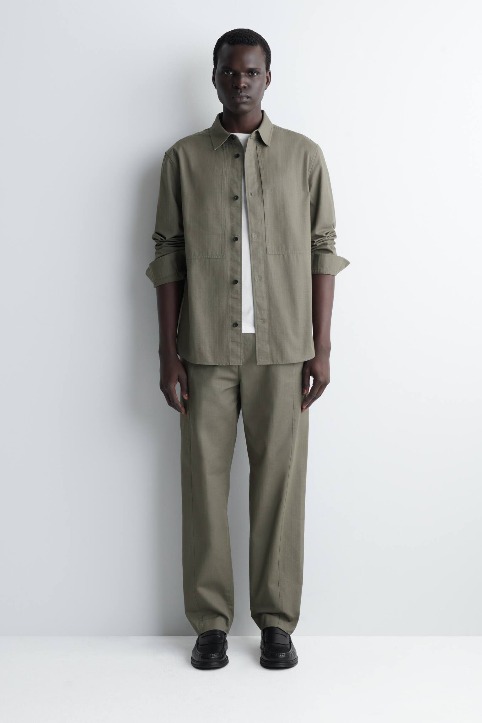 BAUMWOLLHEMD MIT TASCHENDETAILS - DUNKLES KHAKI - 6