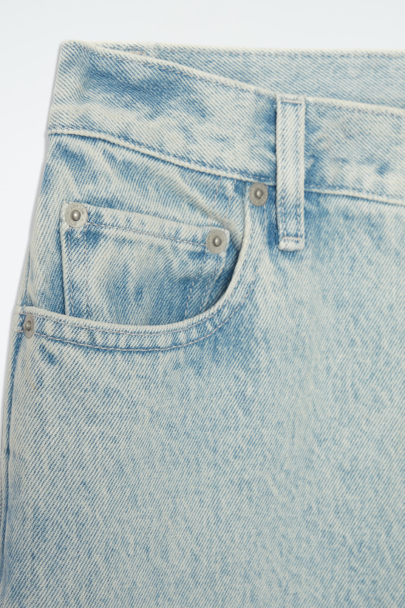 TWIST BARREL-LEG JEANS - LIGHT BLUE/WASHED BLACK - 4