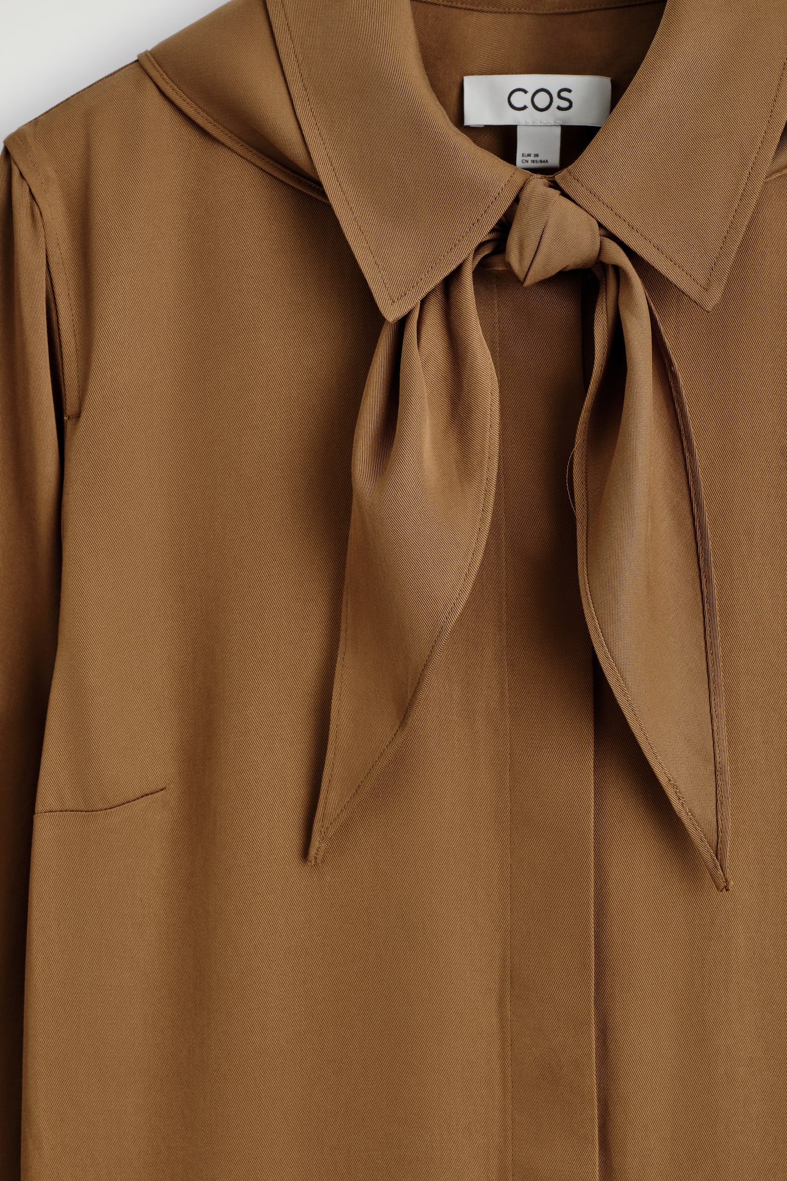 MINIKLEID MIT SCHALDETAIL UND NIEDRIGER TAILLE - BRAUN - 5