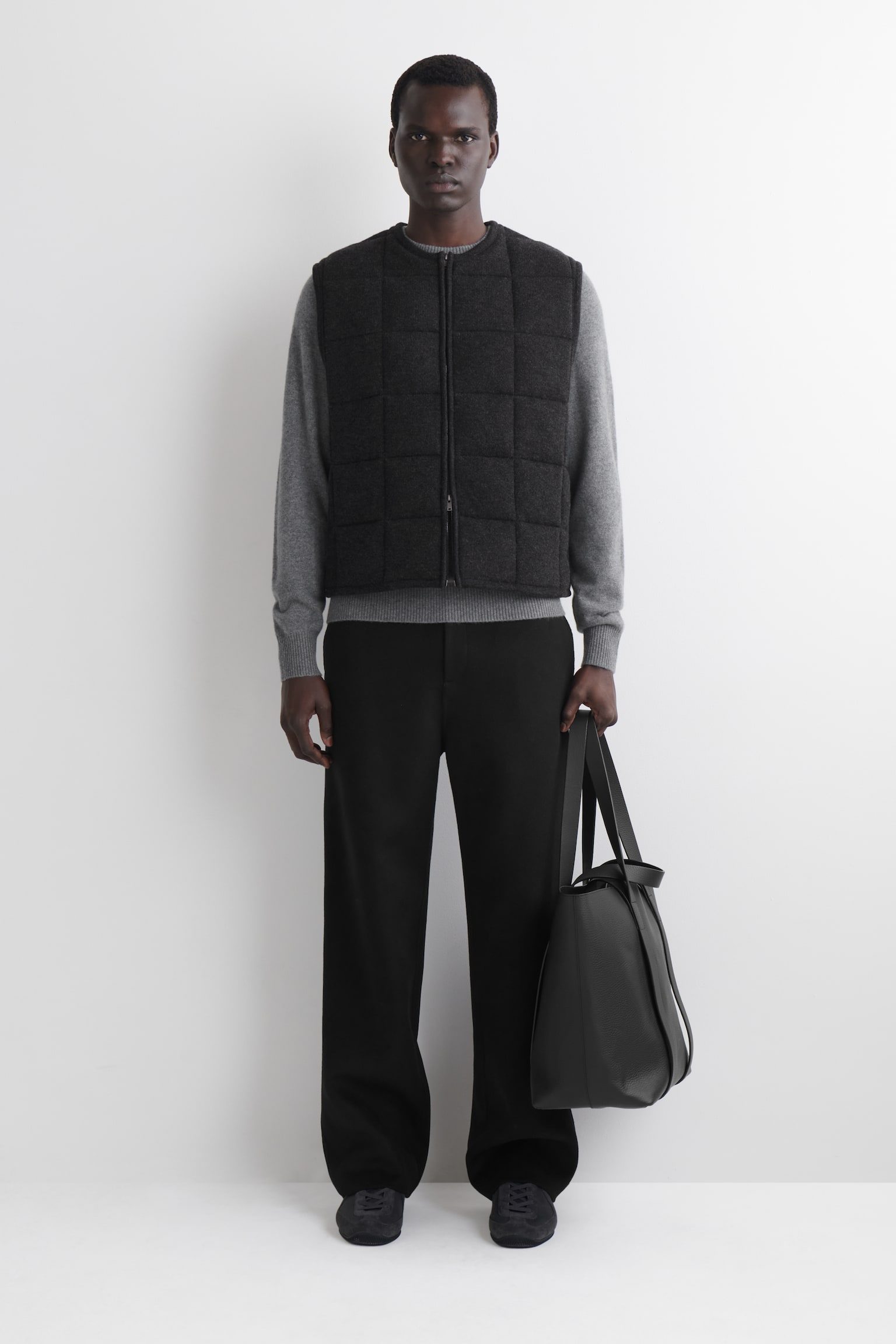 Gewatteerde doorgestikte gebreide gilet van merinowol - ANTRACIET MELANGE - 6