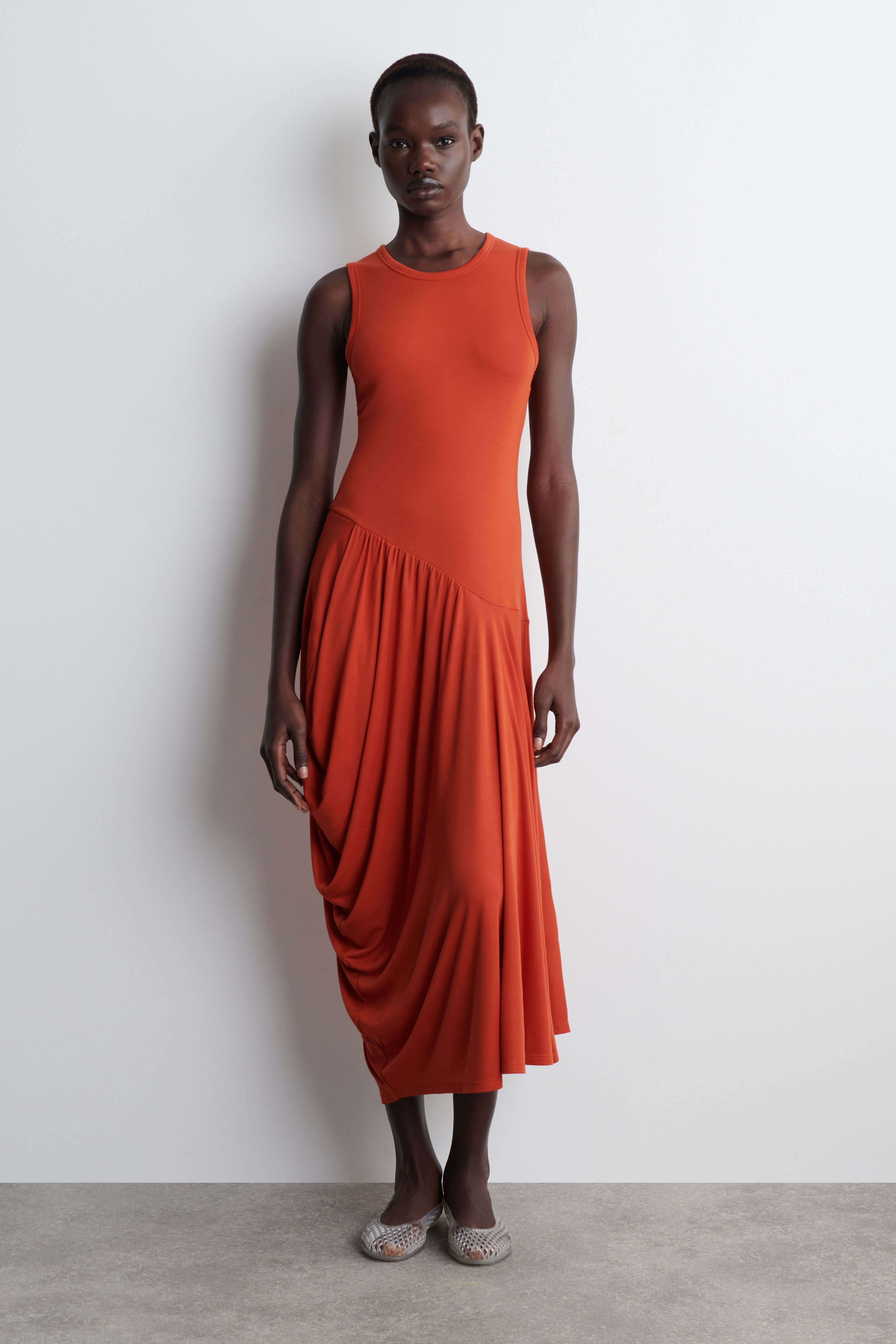 ASZIMMETRIKUS DRAPÉ MIDI RUHA - SÖTÉT NARANCS