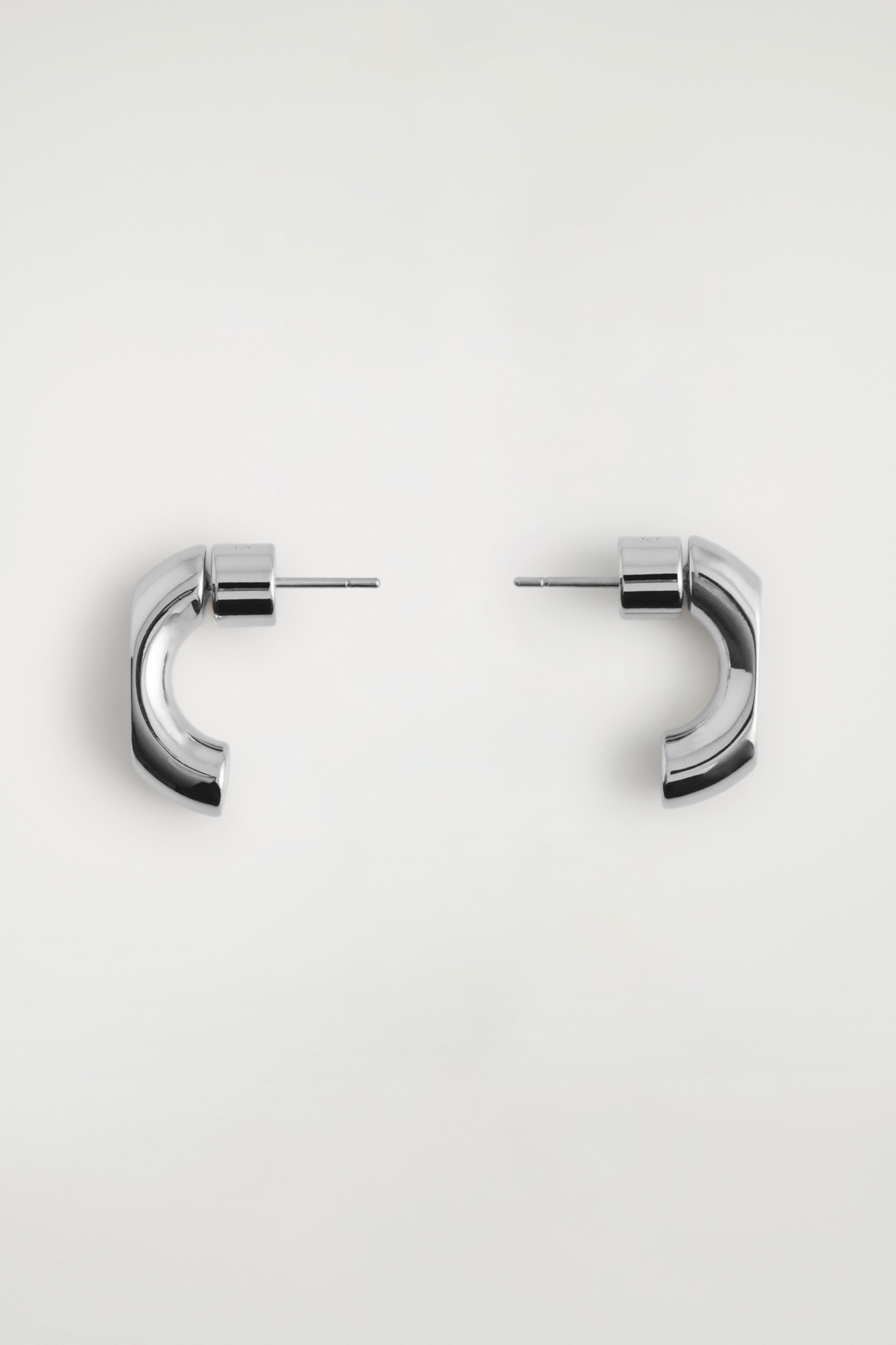 GEFACETTEERDE OORRINGEN - ZILVER/GOUD