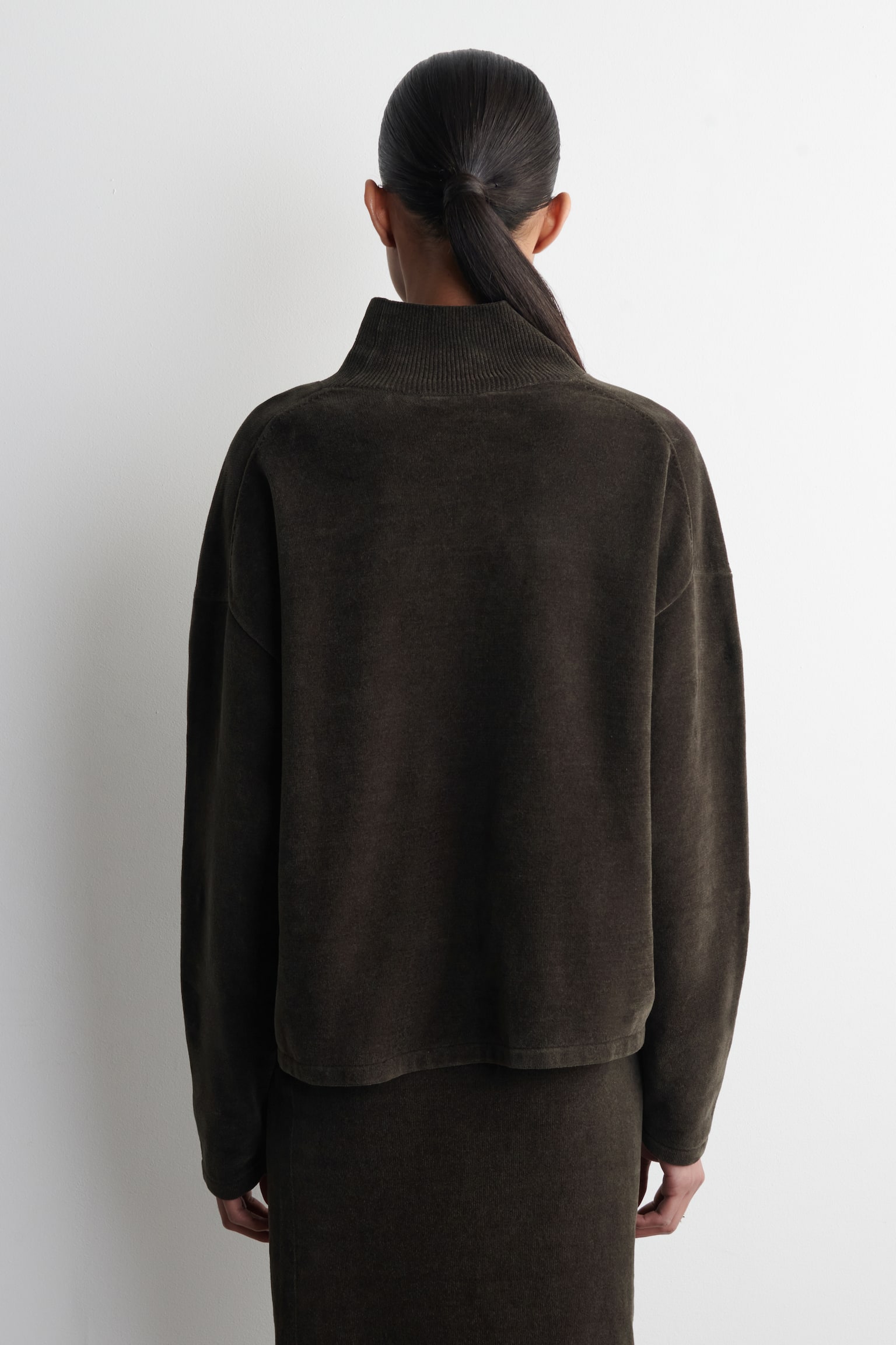 CHENILLE FUNNEL-NECK JUMPER - HNĚDÁ/CAMEL - 6