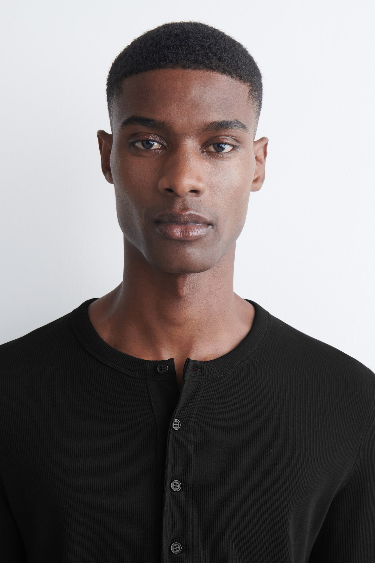 Geribd katoenen Henley-T-shirt met lange mouwen, slanke pasvorm - BLACK/BRUIN - 3