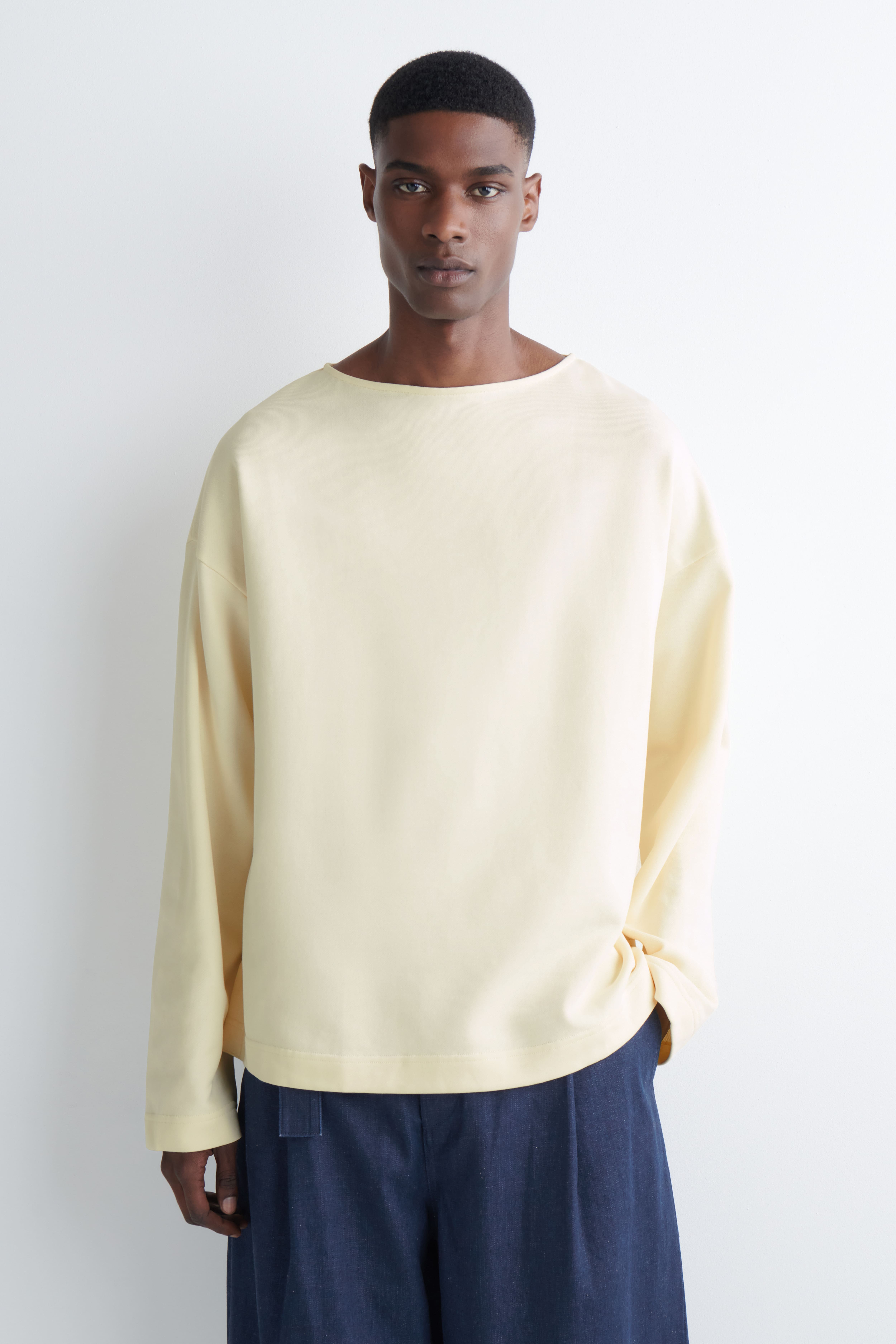 FELPA OVERSIZE CON SCOLLO A BARCA - GIALLO BURRO