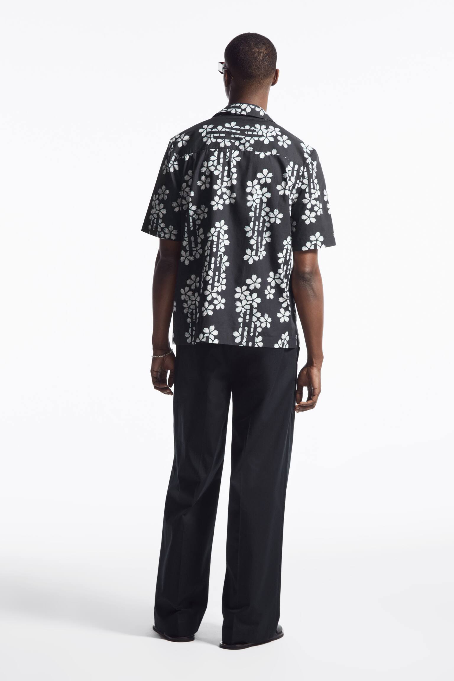 RELAXED FLORAL-PRINT COTTON SHORT-SLEEVED SHIRT - BLACK / FLORAL - 5