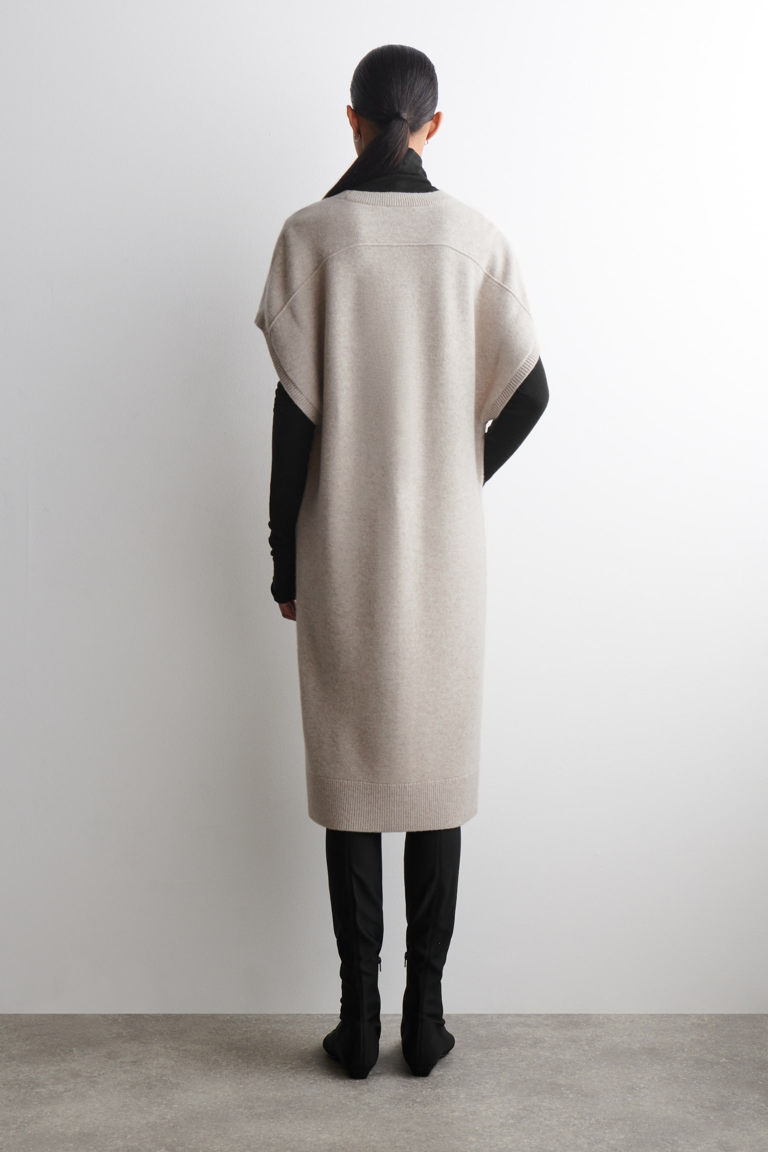 Lang, rundstrikket cardigan i uld - MELERET BEIGE - 7