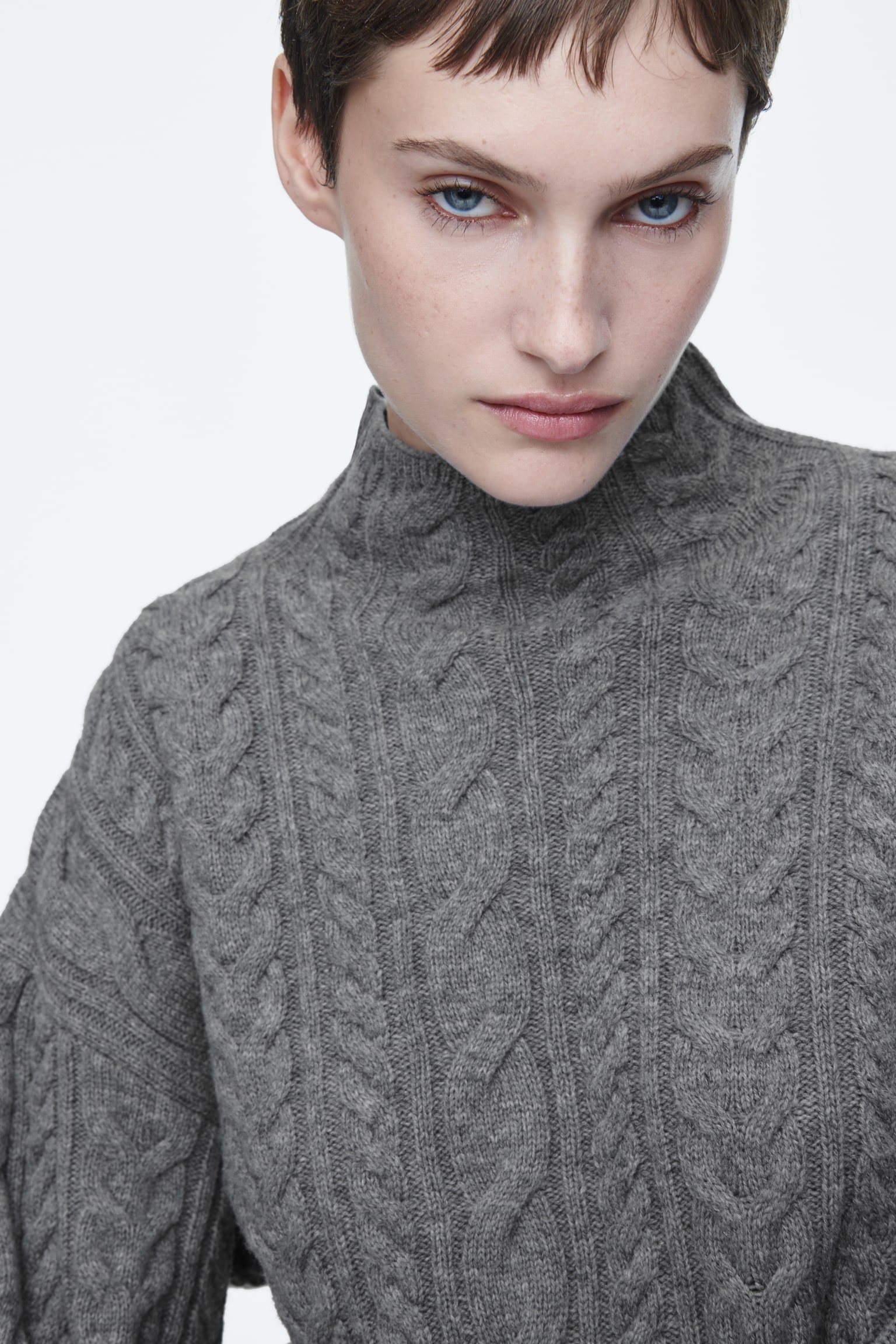 CABLE-KNIT WOOL FUNNEL-NECK JUMPER - GREY/IVORY - 6